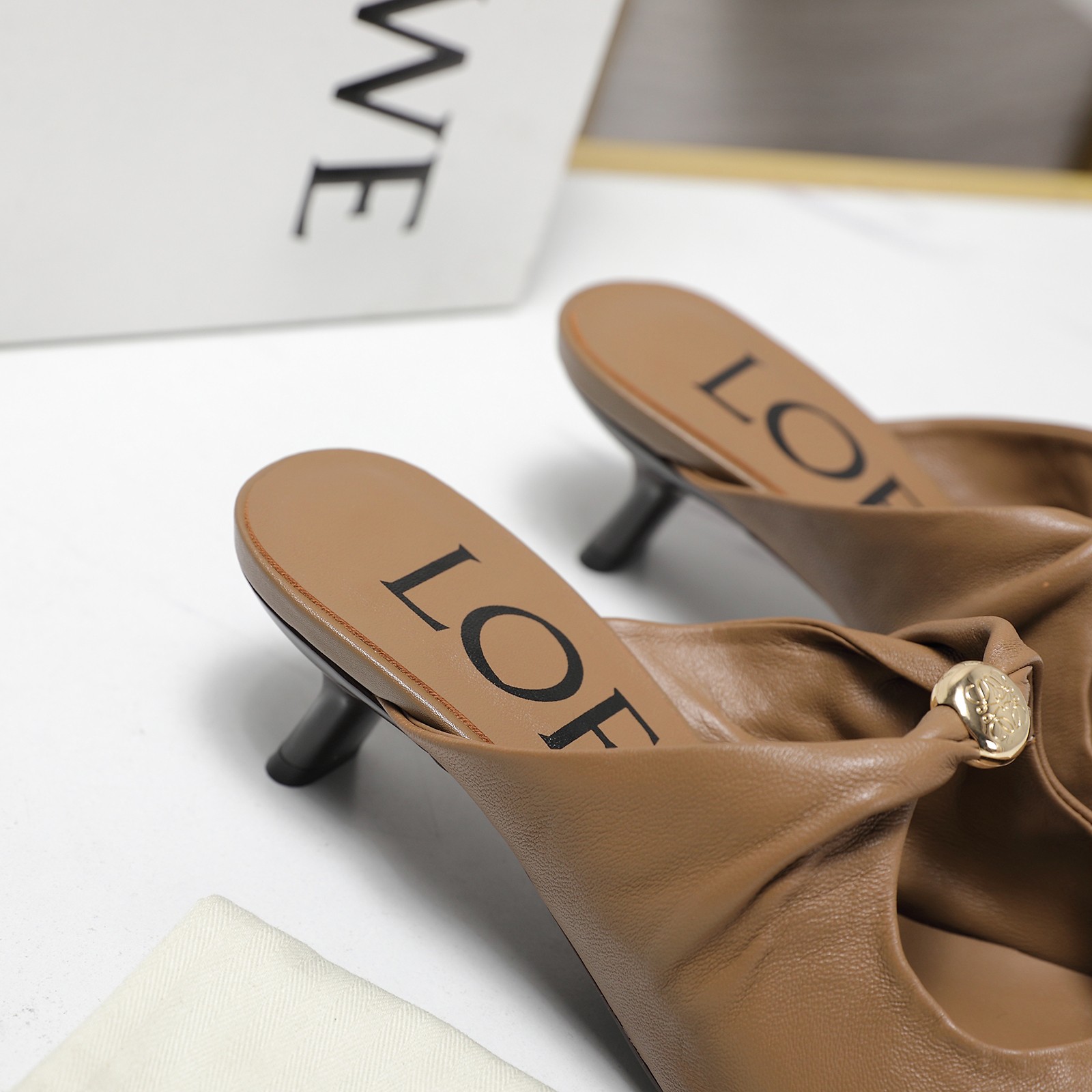 Loewe 25s Soft Sheepskin Ballerina Shoes: Comfortable, Elegant, and Supportive - 图片 7