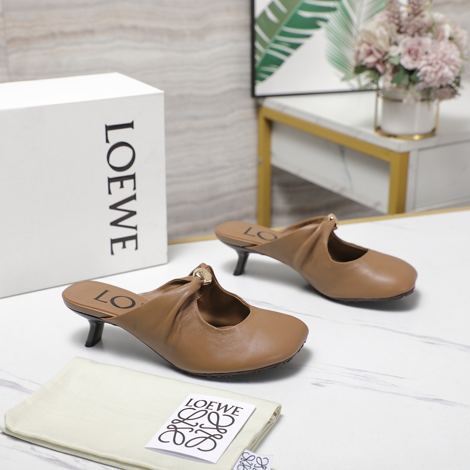 Loewe 25s Soft Sheepskin Ballerina Shoes: Comfortable, Elegant, and Supportive - 图片 8