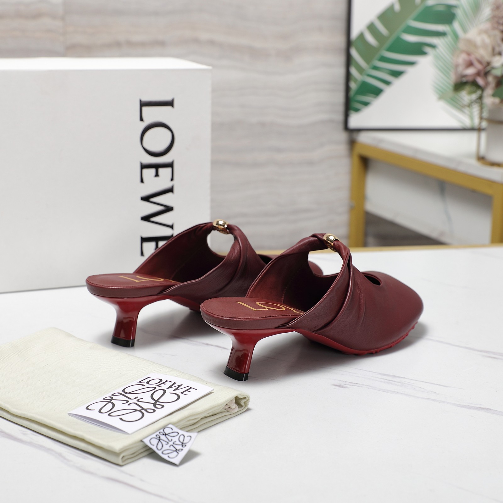 Loewe 25s Soft Sheepskin Ballerina Shoes for Easy and Comfortable Wear - 图片 5