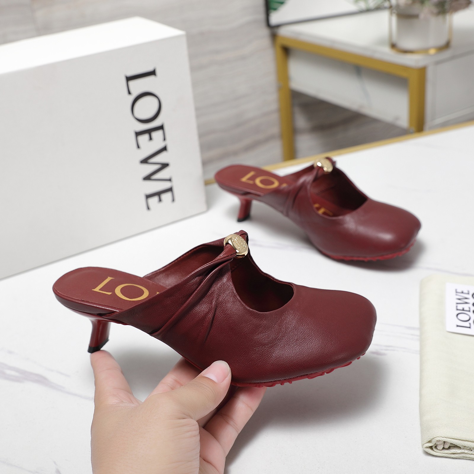 Loewe 25s Soft Sheepskin Ballerina Shoes for Easy and Comfortable Wear - 图片 1