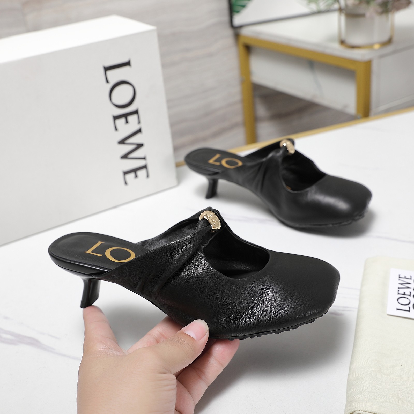 Loewe 25s Soft Sheepskin Ballerina Shoes for Comfortable All-Day Wear - 图片 1