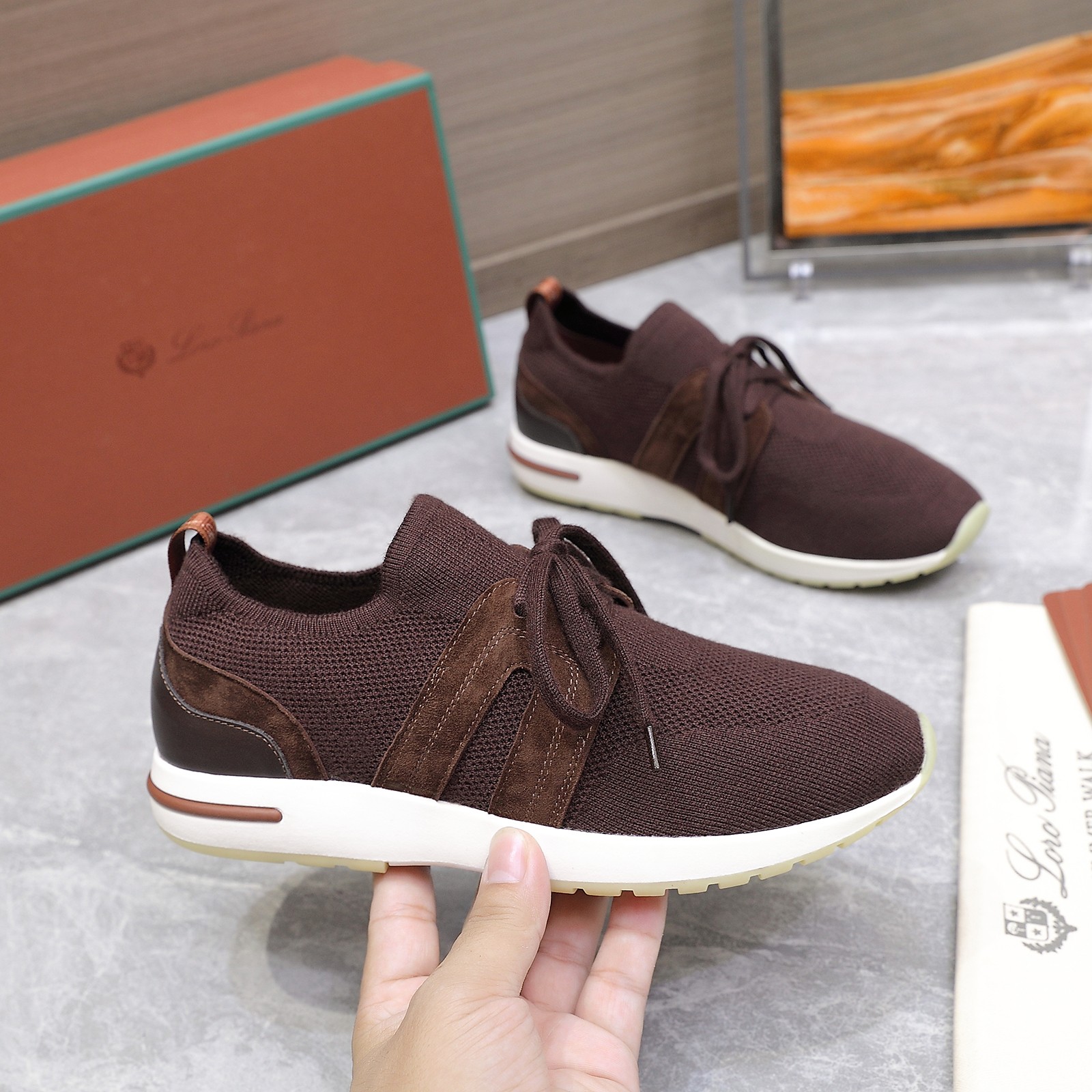 Woolen Leisure Sneakers by LP Lady Flexy Walker: Comfortable and Stylish Urban Footwear - 图片 1