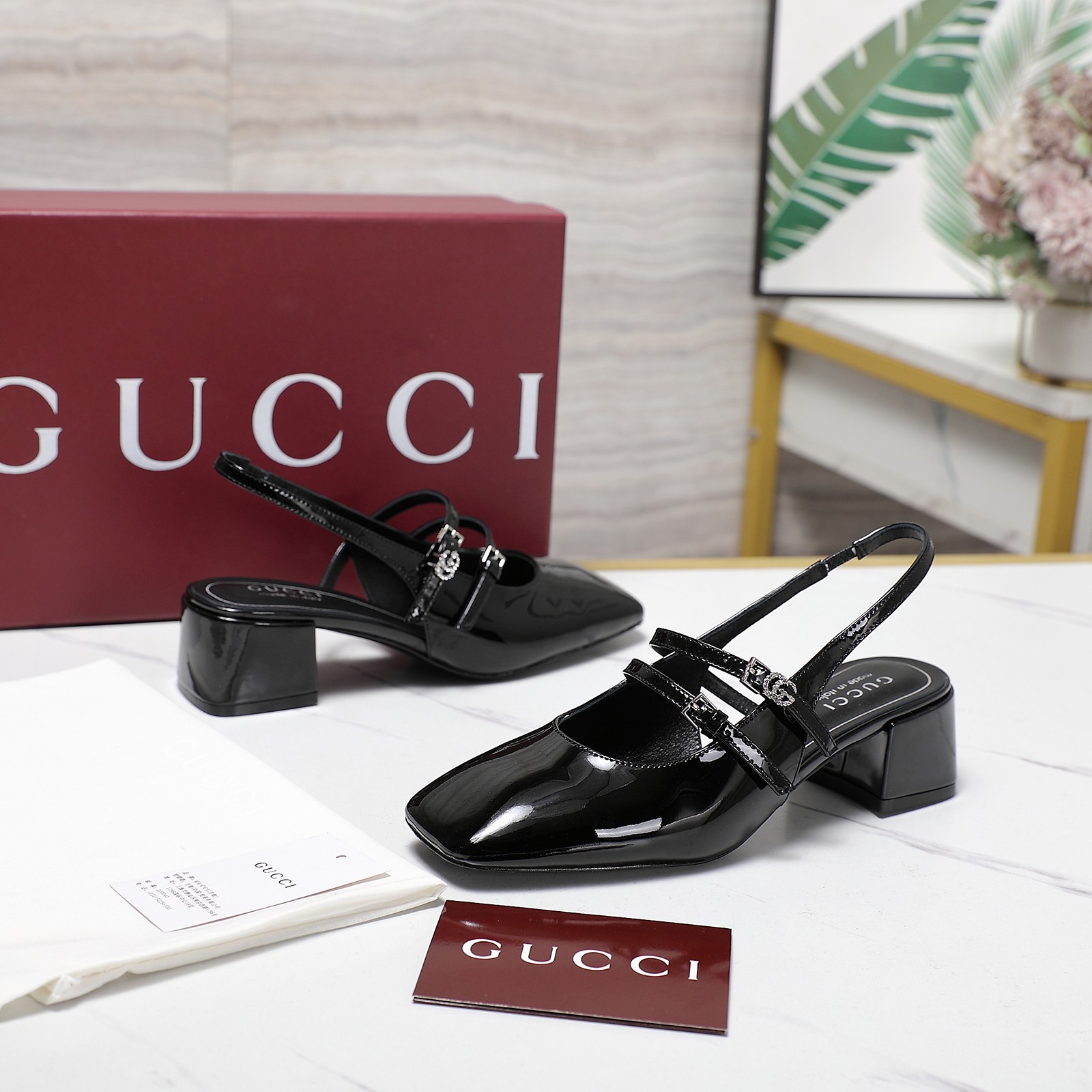 NO:477706,Exclusive new model ~ The highest version GUCCI spring new empty sandals, catwalk style, original development. Original one-to-one copy medium heels High heels series carefully polished the last for 3 months to ensure comfort. This year's super popular square toe series, gucci has also started to update this series ~ This year's square toe series is so classic This shoe is invincible with GUCCI horse street buckle. The newly designed color diamond heel is also the finishing touch. A comfortable and luxurious shoe that will definitely make you fall in love with it when you wear it. ———————————————————————————————————————————————————————————————————————————————————————————————————————————————————————————————————————————————————————————————————————————————————————————————————————————————————————————————————————————————————————————————————————————————————————————————————————————————————————————————————————————————————————————————————————————————19860909独家新款～ 最高版本 GUCCI 春季新款后空凉鞋,走秀款,原版开发.原版一比一拷贝中跟 高跟一系列为保证舒适度精心打磨鞋楦3个月之久.今年超流行方头系列,gucci也开始了这个系列的更新了～ 今年的方头系列太经典了 这款鞋搭配GUCCI马街扣简直无敌 新设计的彩钻鞋跟也是画龙点睛之笔 一款舒适白搭又奢华的鞋子,一定会让你穿上就爱上 ——————————————— 材料面料进口牛漆皮 内里内里羊皮 跟高 5CM 码数35-42（40,41,42订做） 价格:,凉鞋,gucci,sandals,sheepskin,Women's Shoes