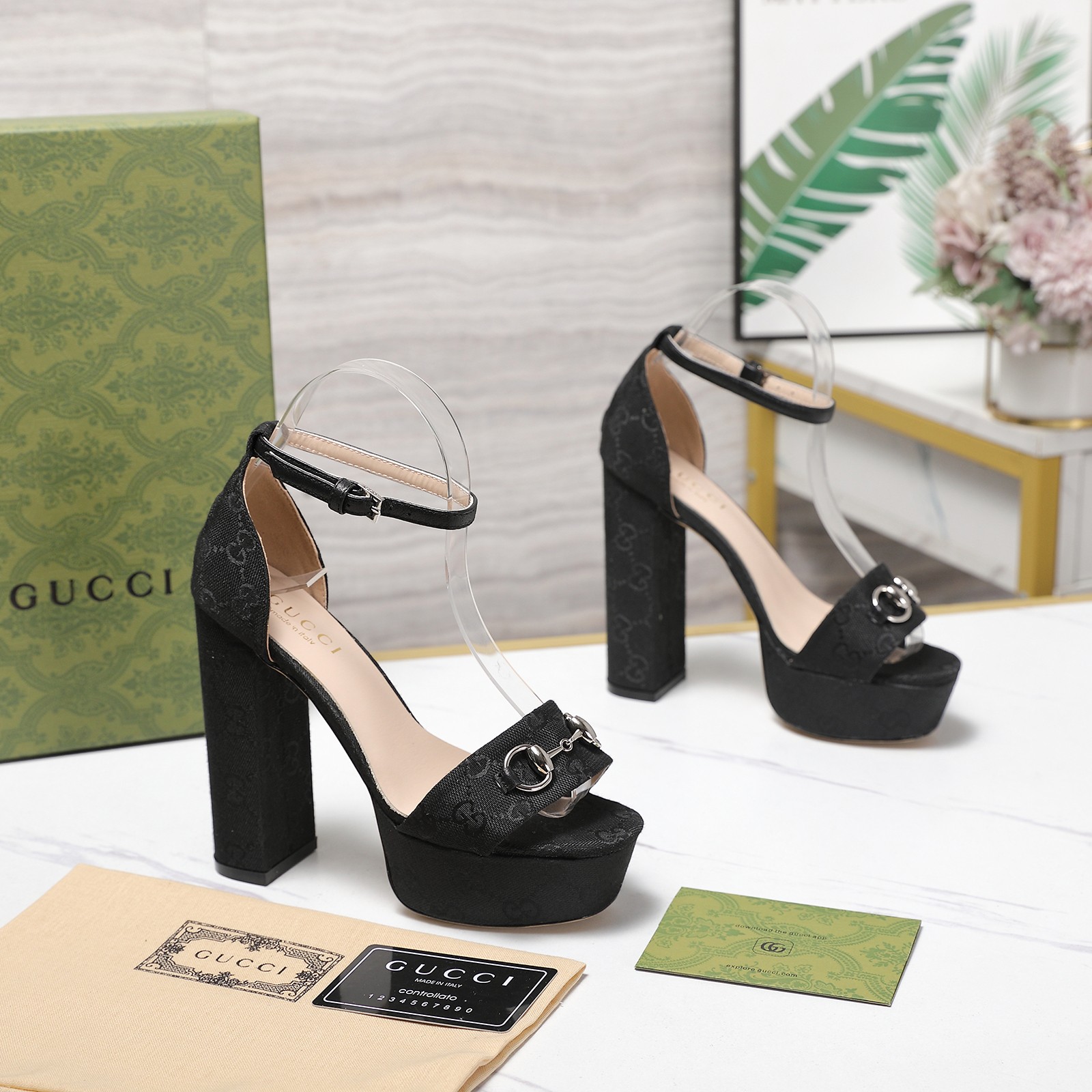 NO:477757,'Exclusive Upgrade Version' Gucci Gu*chi 2025 Spring and Summer Latest Popular Sandal Series... [Square-toe Solid Color Water Platform High Heel Back Sandals] Double G Diamond Buckle Original Single Quality Original European Style, the foot is perfectly worn with this shoe, elegant and generous, crystal clear, no matter the material of various accessories, it is unique to home, and must be made from the original version at zero distance. The entire series is full of exciting and unexpected elements, the quality of different materials, the texture of the skin and the material expression of the skin, and has a strong artistic atmosphere... Upper: Customized fabric inner: Customized imported sheepskin footbed: Customized imported sheepskin Outsole: Imported Italian leather outsole Heel height: 13cm. Water Platform height 3CM Packaging: Original full package Size: 35-39 (34.40.41.42 Customized without return)  Color: Official website sync 4 colors out of price, high heels sandals, gucci, sandals, high heels, sheepskin, Leather soles19860909《独家升级版本》 Gucci古*驰2025春夏最新爆款凉鞋系列……【方头纯色水台高跟后空凉鞋】 双G钻扣原单品质 原汁原味的欧式风格,上脚非常完美穿搭上配此鞋,优雅大方,晶莹剔透,无论种各配件材质,都是家独一比一定制,必到做原版零距离,整系个列都充了满令兴人奋意和外的元结素合,不同材的质,肌的理面的料表现,具有极的浓艺术气息…… 鞋面:定制布纹 内里:定制进口羊皮 垫脚:定制进口羊皮 大底:进口意大利真皮大底 跟高:13cm.水台高3CM 包装:原版全套包装 码数:35-39(34.40.41.42定制不退换) 颜色:官网同步4色出 价格,高跟鞋凉鞋,gucci,sandals,high heels,sheepskin,Leather soles,Women's Shoes