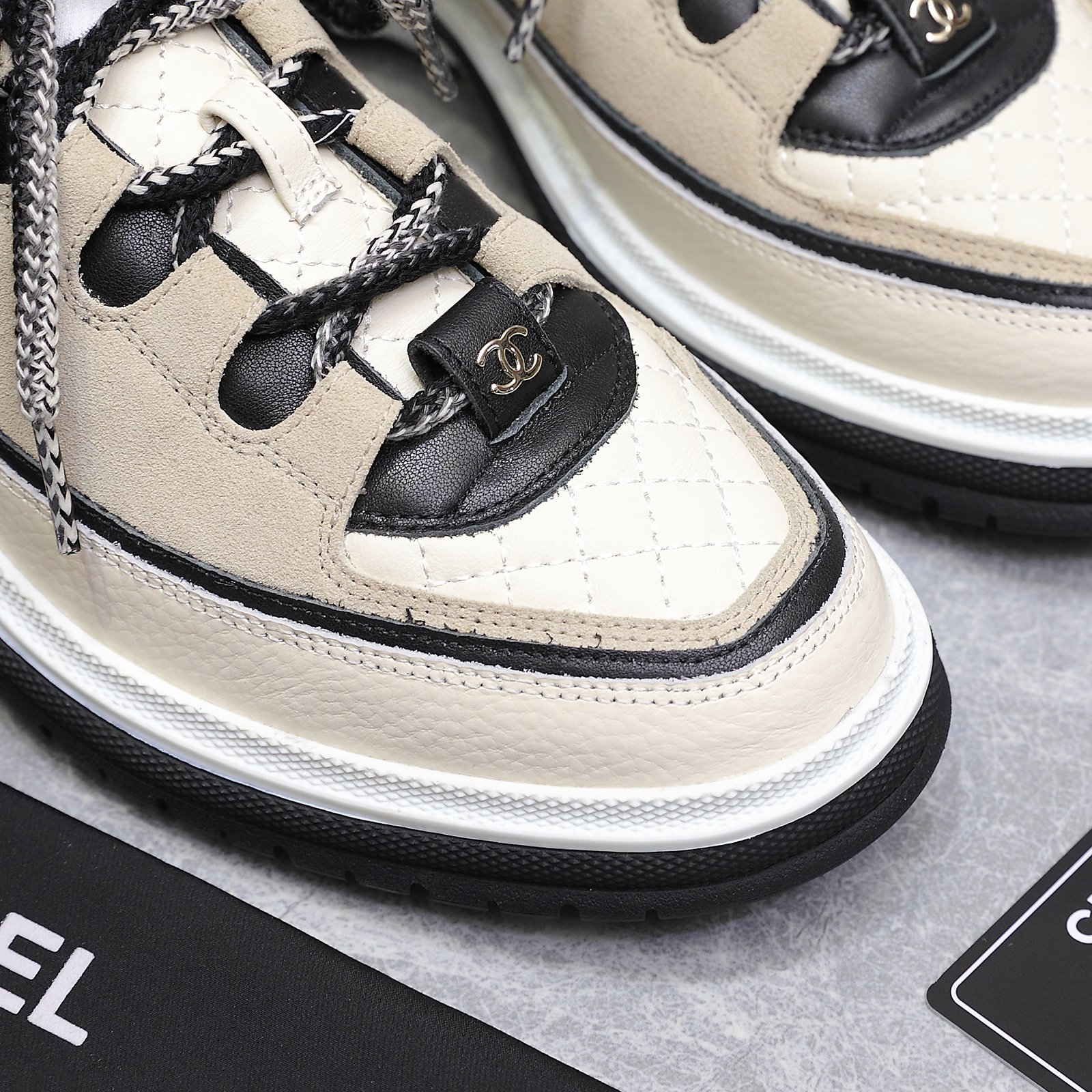 “Chanel 2025 Milan Show: Hottest Sandal Trends for Summer Season” - 图片 9