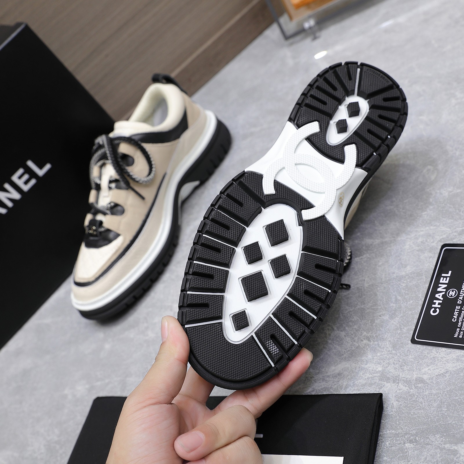 “Chanel 2025 Milan Show: Hottest Sandal Trends for Summer Season” - 图片 7