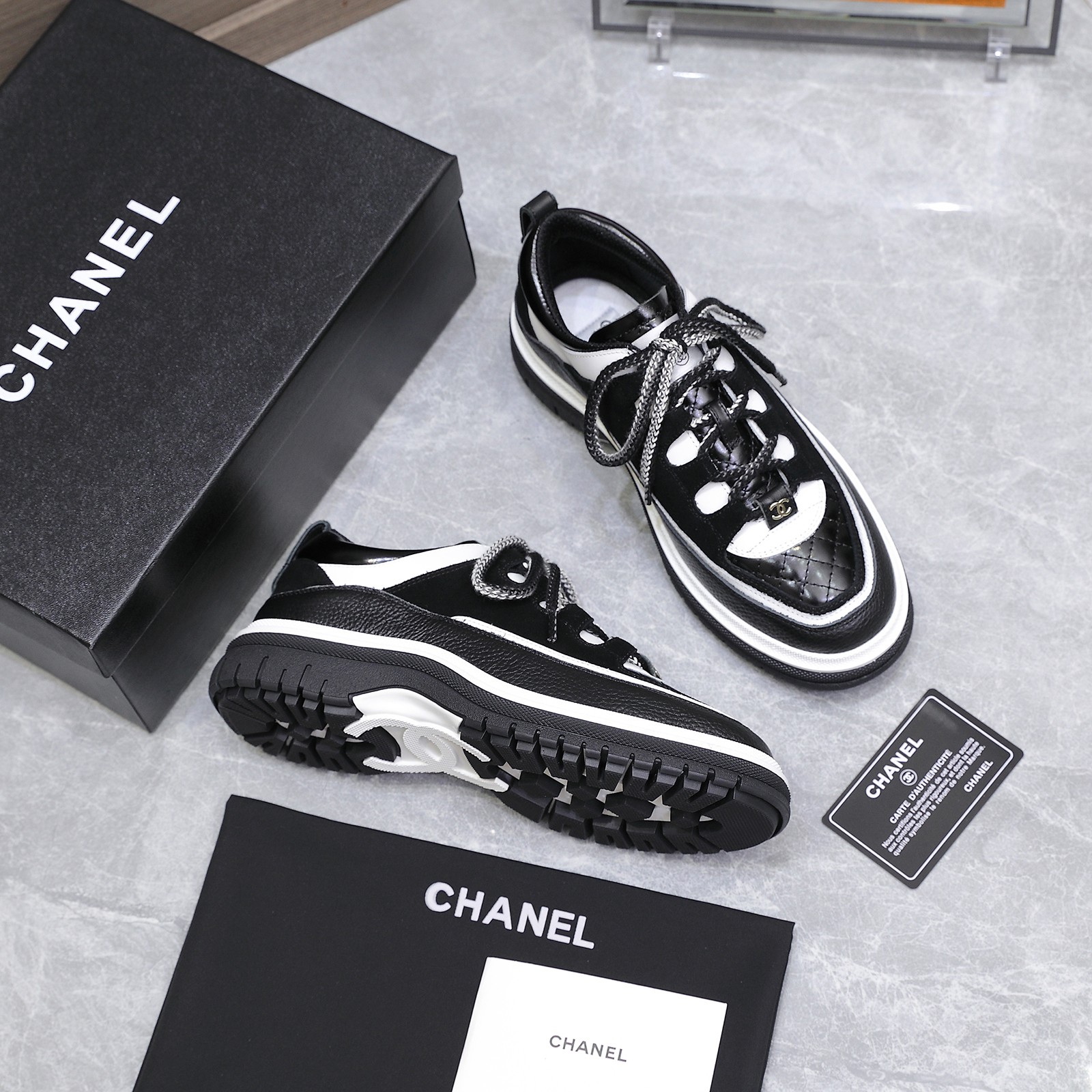 Fashion Review: Chanel 2025 Milan Show Sandals with Unique Features and Classic Style at $696. - 图片 6
