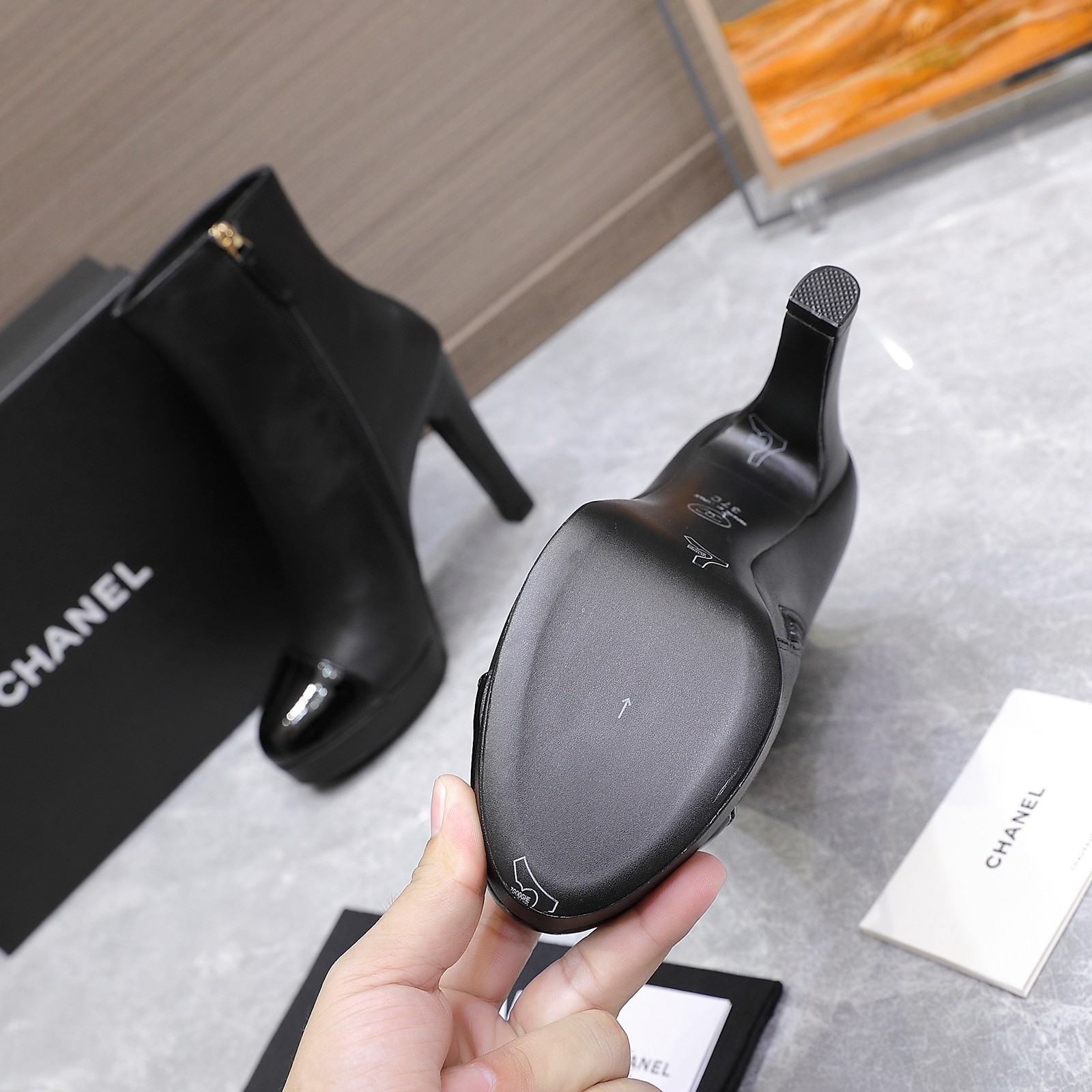 NO:459917,Top version of the District Market Currency [Spot Sale] The entire network counter is explosive and the king of code breaks, the gentle little cutie can't help but fall in love with it. The counter is purchased for 9,000!  !  !  Exclusive mold drill buckle mold opening [Flash sale of all versions in the market] Each model has authentic comparison inspection. The authentic product has been disassembled and evolved perfectly again and again. The details are beyond the authentic product. The counters in the entire network support comparison and identification. The genuine authentic grade is true, and the non-proper version supports no reason to return and exchange!  !  !  Official catalog Number of 34-41 (40 41) are equipped with genuine Italian packaging, boots, high heels19860909顶级版本 区市场通货【现货发售】 全网专柜爆爆爆断码王,温柔小可爱会情不自禁爱上的 专柜以9000购入！！！独家模具钻扣开模【秒杀市场一切版本】每款均有正品对比验货,正品经过大拆卸,一次次完美的进化,细节走线超越正品,全网专柜支持对比鉴定,真正的正品级,不对版支持无理由包退包换！！！ 官方目录 码数34-41（40 41） 均配有意大利正品包装,靴子高跟鞋,boots,high heels,Women's Shoes