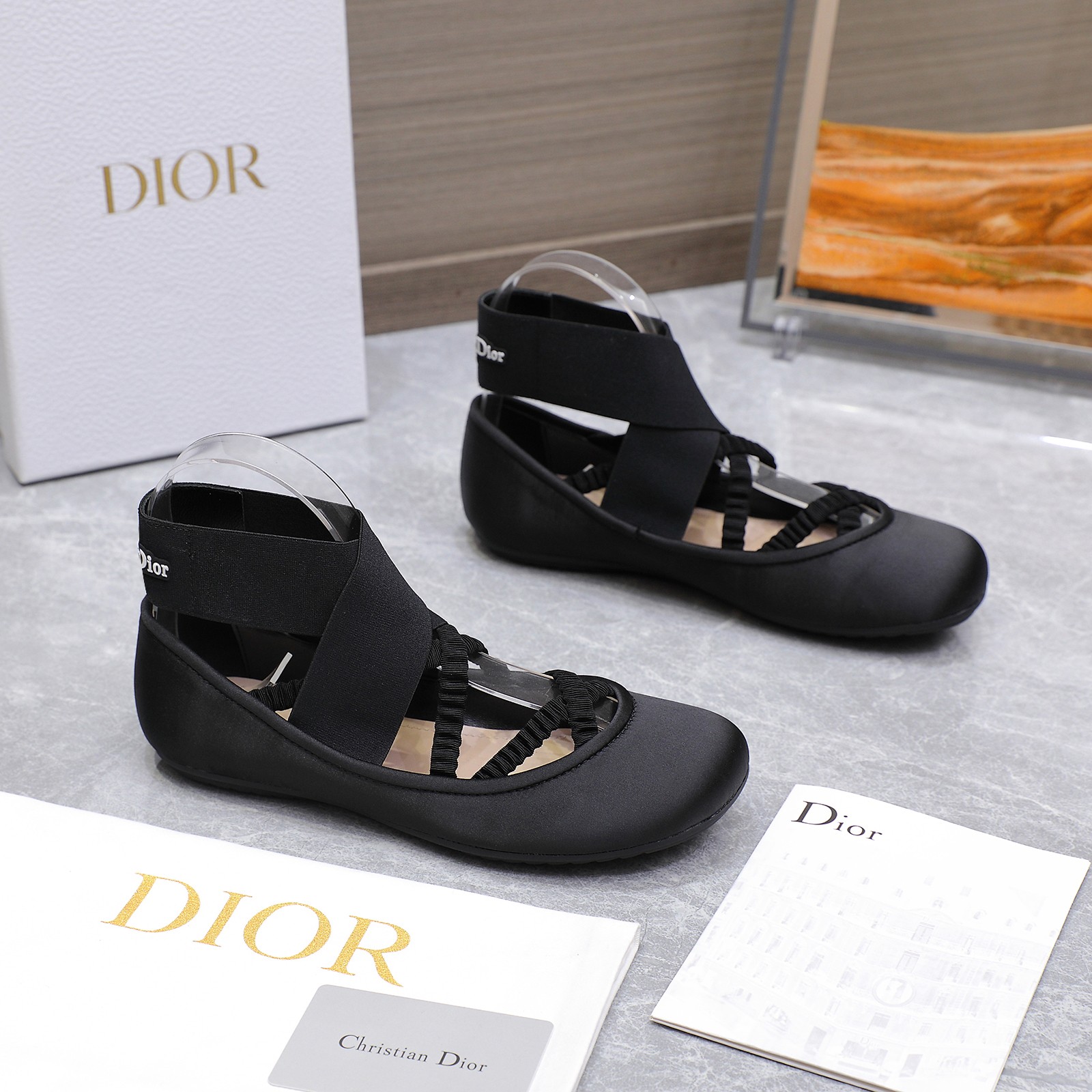 NO:459872,Dior's new ballet shoes have a relaxed and elegant atmosphere, this body is so cute!  The details are very thoughtful, I love you so much, so beautiful!  Who is not moved!  Dior is simply the god in charge of aesthetics. Especially the black and red color combination, it looks very beautiful. Light luxury mixed-bred sheepskin fabric has super texture and high-end feel. Imported mixed-bred sheepskin/Italian silk fabric, inner footbed sheepskin, original TPU mold outsole size 35-41 (40 41 order, no return or exchange), ballet shoes, dior, dior, sheepskin, real silk19860909Dior 迪奥新款芭蕾舞鞋 轻松优雅的氛围感,这个形体也太可爱了吧！ 细节设计很走心呀,爱惨了 太美了吧！这谁不心动！ Dior简直就是掌管美学的神 特别是黑红配色,特好看了 轻奢混种羊皮面料超有质感和高级感 鞋面进口混种羊皮/意大利真丝面料, 内里垫脚羊皮 大底原版TPU模具大底 尺码35-41（40 41订不退换）,芭蕾舞鞋,dior,dior,sheepskin,real silk,Women's Shoes