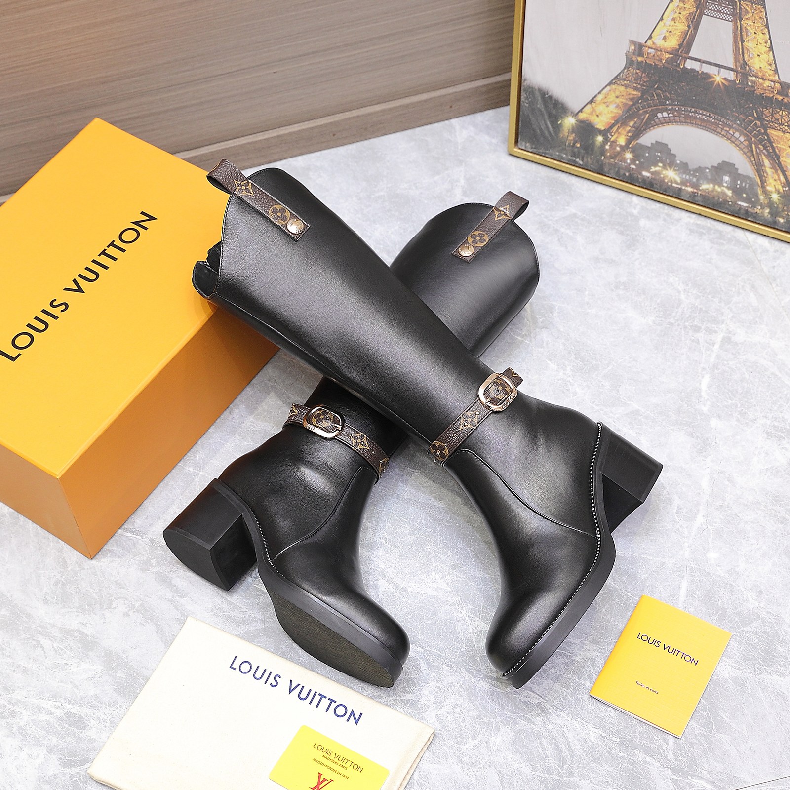 NO:467467,Purchase level!  Fully matching packaging Louis& Vuitto& This Silhouette small V-heel pointed-toe knight boots, LV new elements, mother-and-child buckle decoration, complex craftsmanship, V-heel + large-sole diamond design, showing noble temperament, original inverted mold last, side zipper is easy to put on and take off. Material imported top calfskin Inner: Imported sheepskin footbed: sheepskin original imitation leather outsole heel height 5.5CM shoe size: 34-41 (34.40.41 custom made without return) Price short boots 380, boots, louis vuitton, louis vuitton, boots, cowhide, sheepskin19860909代购级！全配套包装 Loui& Vuitto& 本款Silhouette 小V跟尖头骑士靴,LV新元素子母扣装饰、工艺复杂、V跟+大底边镶钻设计、尽显高贵气质、原版倒模楦型,侧拉链方便穿脱. 材料进口顶级小牛皮 内里: 进口羊皮 垫脚:羊皮 大底原版仿皮大底 跟高5.5CM 鞋码: 34-41(34.40.41定做不退换) 价格短靴长靴380,靴子,louis vuitton,louis vuitton,boots,cowhide,sheepskin,Women's Shoes