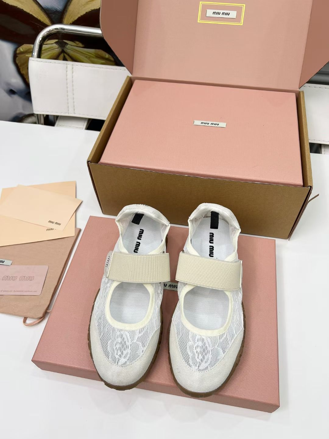 NO:484773,Miu Miu 25ss Spring and summer new show MiuMiuMiu German training Casual shoes Show craftsmanship comes from the details of the Miu Miu series New season trend elements Contrast with the concept of the love at this moment, diverse and conveying modern style~ It looks good no matter how you wear it, this summer fashionista favorite Fabric cowhide/original nylon mesh Imported sheepskin Outsole Original mold opening TPU rubber sole Size 35-40 (41 customized) Original packaging Running price, casual shoes/sports shoes, miumiu, sneakers, cowhide, sheepskin19860909Miu Miu 25ss 春夏新款走秀MiuMiu 德训 休闲鞋 秀场工艺来自Miu Miu系列的细节特写 新季的潮流要素 与此刻挚爱的概念,多元对撞,传达现代风格~ 怎么穿都好看今夏时髦精最爱 面料牛皮/原版尼龙网布 内里进口羊皮 大底原版开模TPU橡胶鞋底 码数35-40（41订做） 原版包装 跑量价,休闲鞋/运动鞋,miumiu,sneakers,cowhide,sheepskin,Women's Shoes