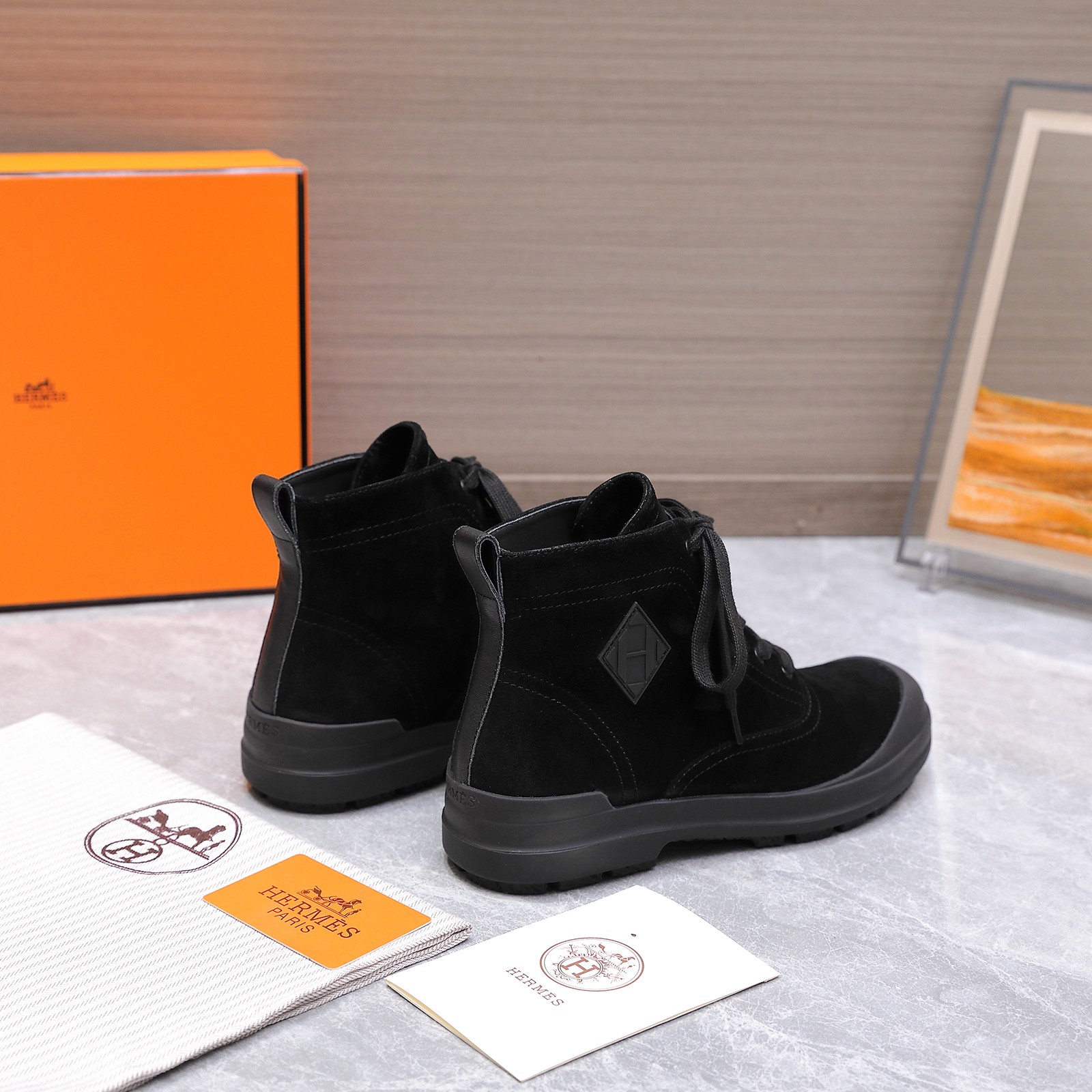 NO:561306,HERMES | [Celebrate][Celebrate] * The latest versatile collection of short boots at the counter!  Advanced purchasing agent level!  A model popular among bloggers at home and abroad, the upper material is original custom-made cowhide sheep noodle, the inner lining is original cowhide one-to-one rubber outsole Size 35-40 (custom-made for 40, non-refundable):, boots, hermes, hermes, boots, cowhide, sheep19860909HERMES 爱马仕 | [庆祝][庆祝] * 专柜最新短靴百搭系列！高级上新代购级别！ 国内外博主刷爆的一款, 材质鞋面原版定制牛皮羊京面,内里牛皮原版一比一橡胶大底 Size35-40（40订做不退换） :,靴子,hermes,hermes,boots,cowhide,sheep,Women's Shoes