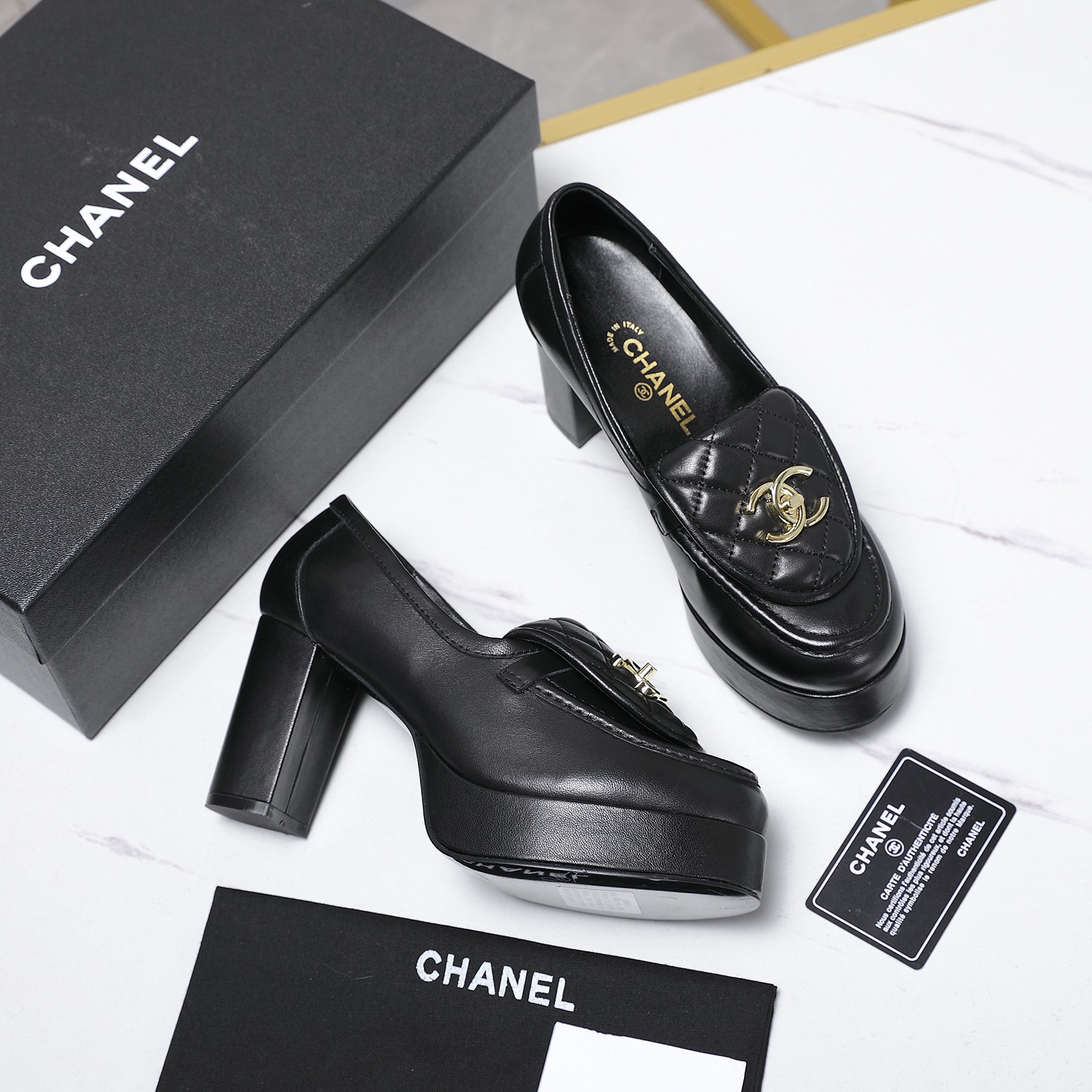 NO:616380,Chan** Xiaoxiang FW early spring new high-heeled shoes, autumn shoes, single shoes and loafers series____ Grandma Xiang's spring must-have, goddess series, with Xiang family's characteristic elegant lady temperament, super attractive, irresistible, heart-warming... Original imported mixed sheepskin upper, original molded hardware buckle electric embroidery, imported lambskin lining, high softness and comfort. Outsole simulated leather outsole, heel height 9cm, platform height 3cm  Size: 35-40, loafers, high heels, chanel, chanel, loafers, high heels, sheepskin, Leather soles19860909Chan**小香FW早春新款高跟鞋秋鞋单鞋乐福鞋系列____香奶奶春季必备款,女神系列,拥有香家特色优雅名媛气质,超级耐看,让人无法抗拒,心动ing…… 鞋面原版进口混种羊皮,原版开模五金扣电绣 内里垫脚进口小羊皮,柔软舒适性高 大底仿真皮大底,跟高9cm,水台高3cm 码数:35-40,乐福鞋高跟鞋,chanel,chanel,loafers,high heels,sheepskin,Leather soles,Women's Shoes