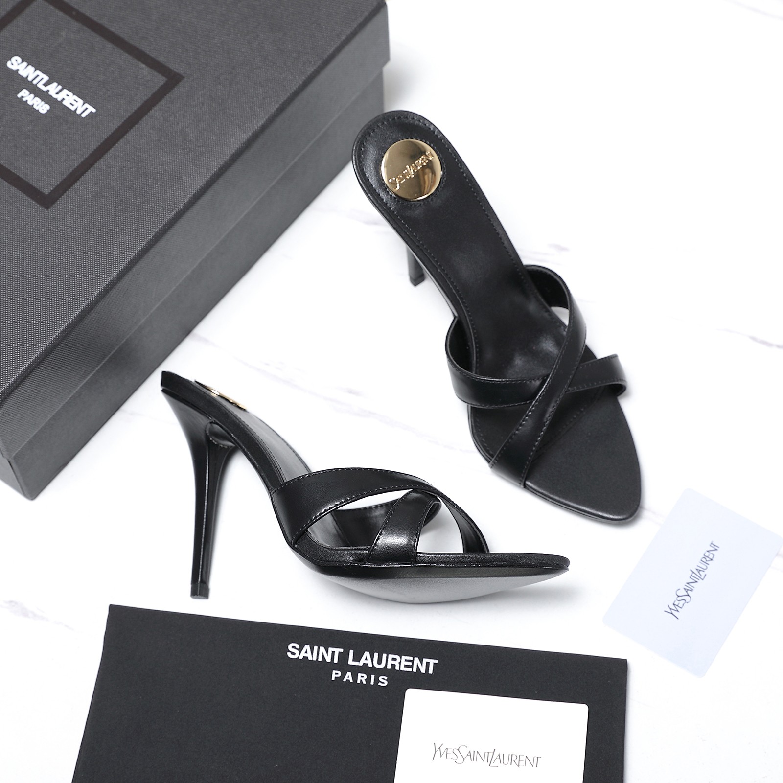 NO:652479,Saint Lauren*YSL Saint Laurent's classic spring and summer cross-strap high-heeled slippers. High-heeled shoes that are both masculine and feminine. I love them. They are indeed the brand that understands women best. They are sold out as soon as they are new. Especially the side line design is smooth, natural and slim. It makes the whole pair of shoes full of layers and feminine. No matter what your usual style is, you must try it!  The upper is made of original custom-made first-layer cowhide, the lining is mixed sheepskin, the Italian genuine leather outsole, the heel height is 10.5cm, Size35-39 (customized on 34/40/41), high heels and slippers, saint laurent, saint laurent, saint laurent, high heels, slippers, cowhide, sheepskin, Leather soles19860909Saint Lauren*YSL圣罗兰经典春夏交叉带高跟拖鞋 斩男又斩女的高跟鞋 爱了 不愧是最懂女人的品牌 上新即售空 尤其是侧面线条设计流畅自然还很显瘦 让整双鞋层次感十足又富有女人味 不管你平时什么风格 请你一定要试试它！ 鞋面采用原版定制头层牛皮 内里是混种羊皮 意大利真皮大底 跟高10.5cm Size35-39（34/40/41定制）,高跟鞋拖鞋,saint laurent,saint laurent,saint laurent,high heels,slippers,cowhide,sheepskin,Leather soles,Women's Shoes