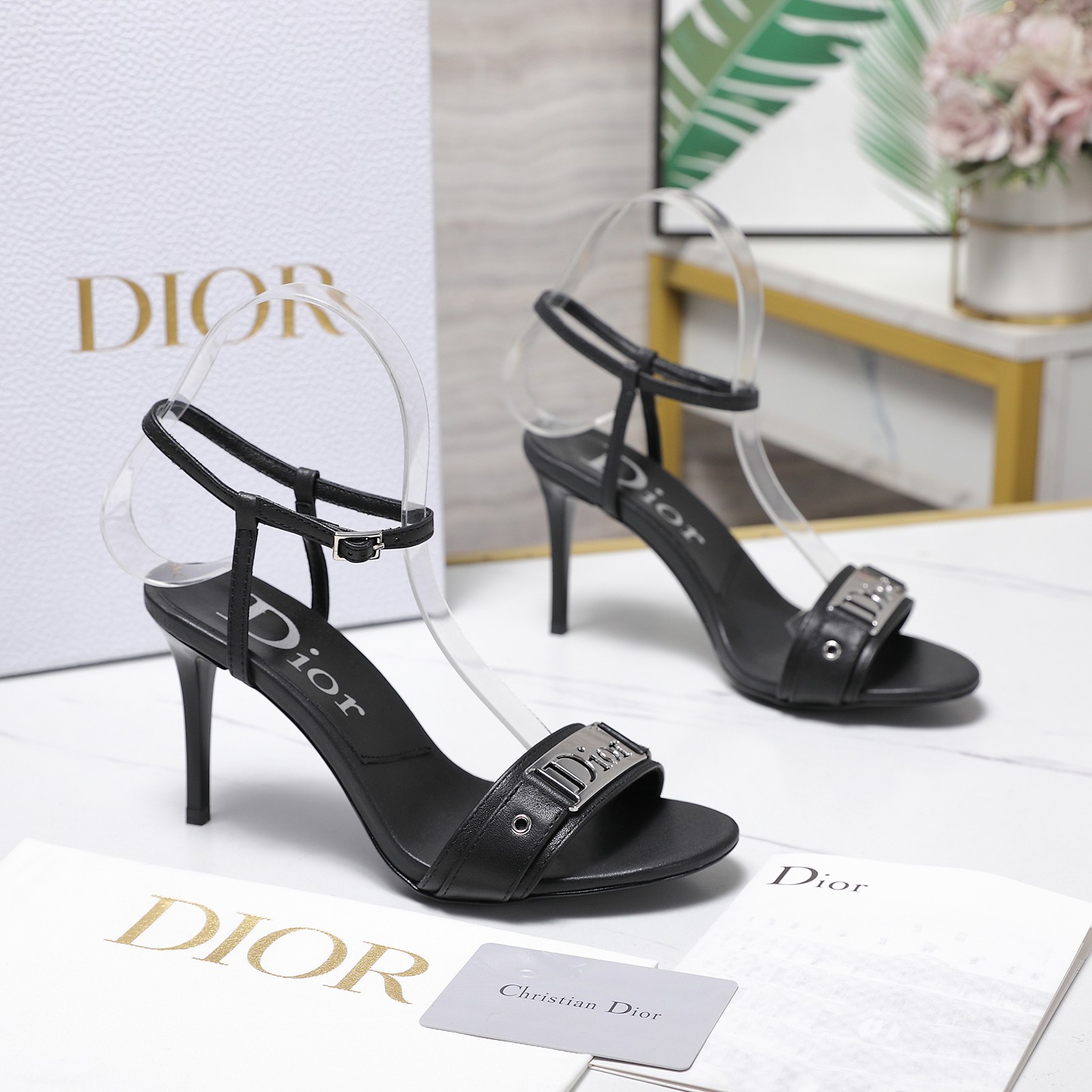 NO:652451,The top version of 25 Dior new high-heeled sandals. The one-word Dior lock decoration highlights the brand logo and is full of femininity. They are elegant and refined. They are so beautiful. This season’s Dior sandals really can’t be missed!  The back half is made of calfskin with a tear-edge fabric bow design, which gives people a particularly comfortable feeling and can add elegance to various looks. The upper is imported first-layer cowhide, the lining is lambskin, and the outsole is Italian genuine leather. The heel height is 8.5CM, and the size is 35-42 (41 and 42 are customized and non-returnable). Price, high heels and sandals, dior, dior, sandals, high heels, cowhide, sheepskin, Leather soles19860909顶级版本 25款Dior 迪奥新款高跟凉鞋 一字带Dior锁扣装饰彰显品牌标志满满的女人味,又优雅又精致,实在是太好看了.这一季的迪奥凉鞋真的不能错过！后半用小牛皮制作撕边布蝴蝶结设计 给人一种特别舒服的感觉 可为各式造型增添优雅气质. 鞋面进口头层牛皮 内里垫脚小羊皮 大底意大利真皮大底  跟高8.5CM 尺码35-42（41 42定制不退货） 价格,高跟鞋凉鞋,dior,dior,sandals,high heels,cowhide,sheepskin,Leather soles,Women's Shoes