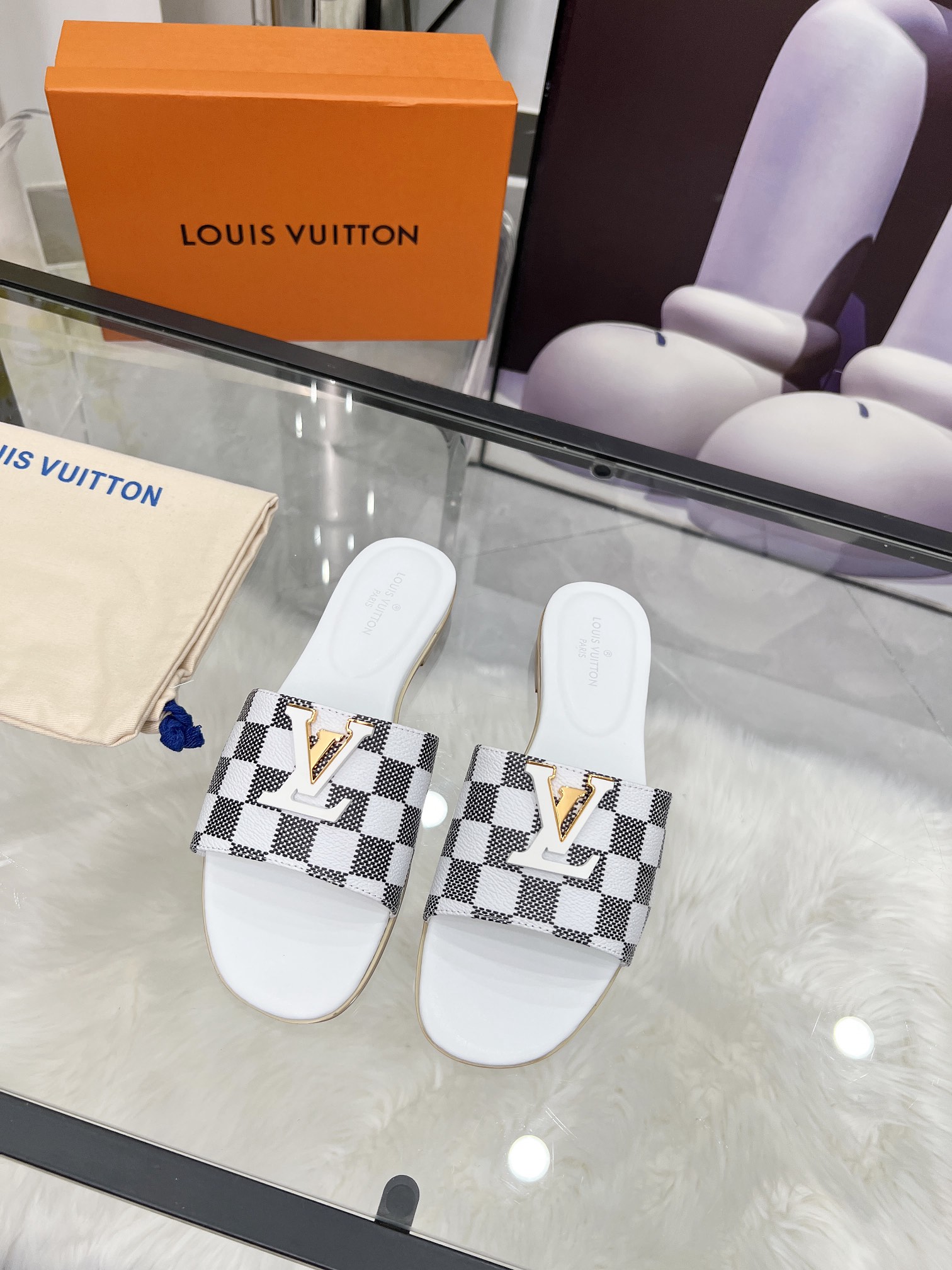 NO:439952,The new Louis Vuitton LV. Size 35–43. Rubber. Leather sole 400, slippers, louis vuitton, louis vuitton, slippers19860909上新路易威登LV.码数35–43.橡胶.真皮底400,拖鞋,louis vuitton,louis vuitton,slippers,Women's Shoes