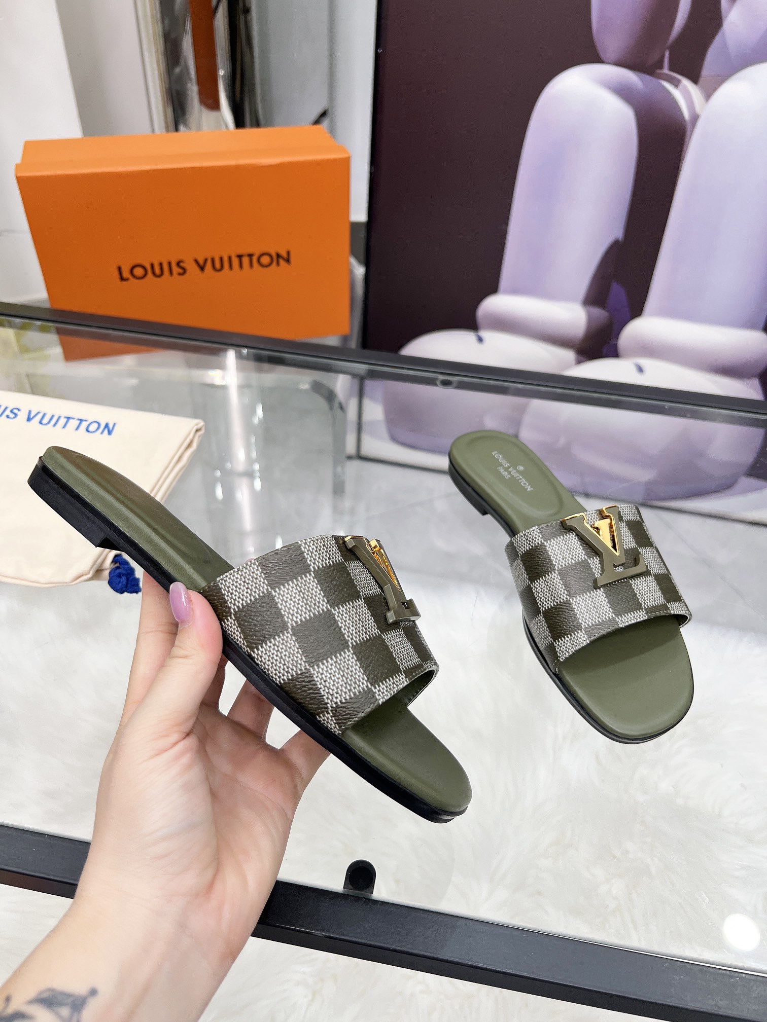 NO:439943,The new Louis Vuitton LV. Size 35–43. Rubber. Leather sole 40, slippers, louis vuitton, louis vuitton, slippers19860909上新路易威登LV.码数35–43.橡胶.真皮底40,拖鞋,louis vuitton,louis vuitton,slippers,Women's Shoes