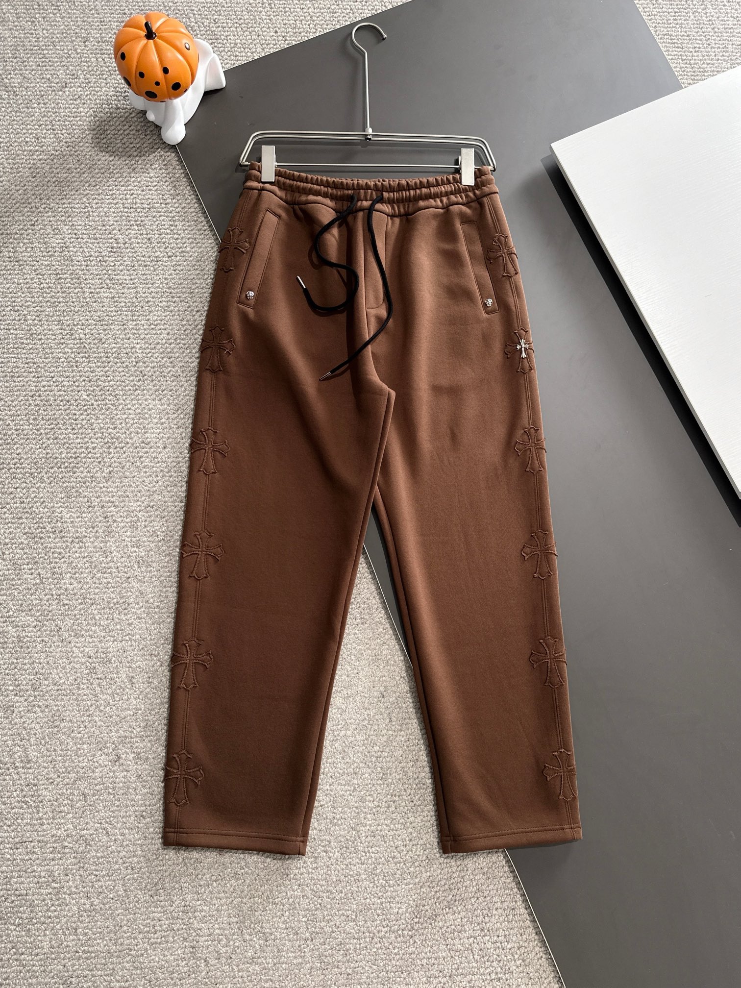 Chrome Hearts Ropa Pantalones Color café Peinado Algodón Colección de otoño Piernas anchas