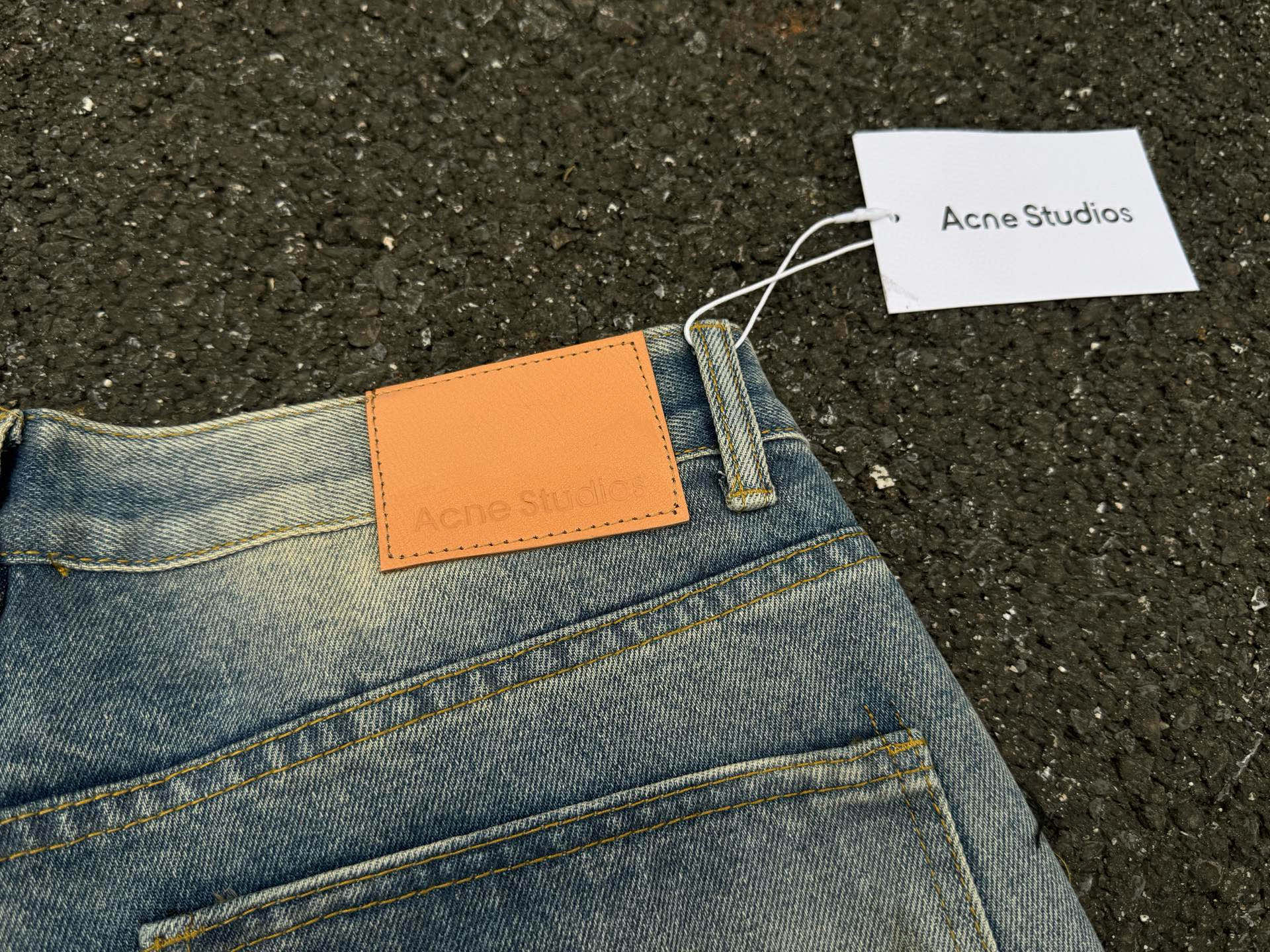 Acne Studios Vaqueros Anchos Teñidos Desgastados Unisex - Estilo Clásico 9 i1743238161780 2349 0 7