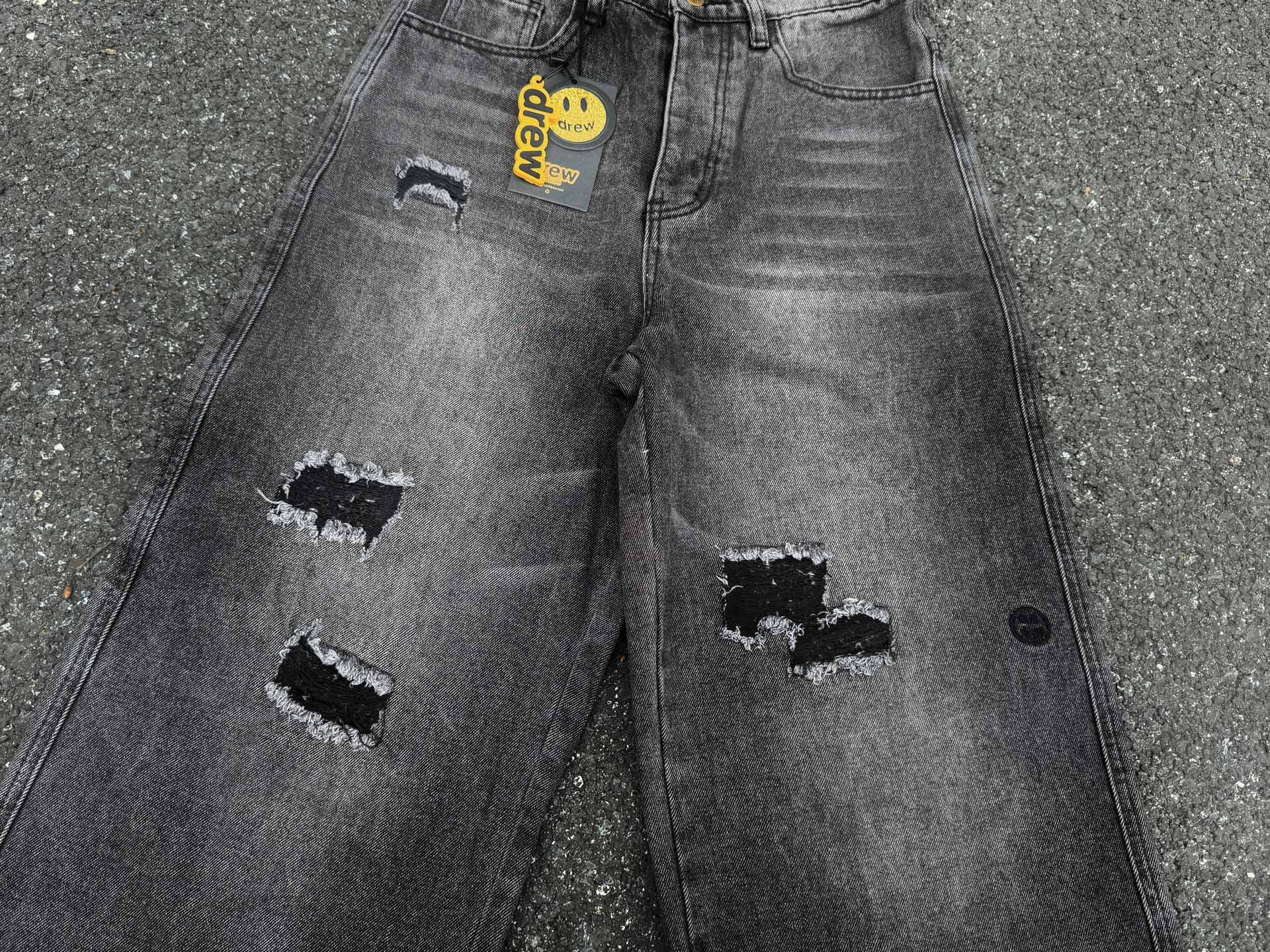 DREW HOUSE Jeans Rectos Anchos Destruidos con Smiley Face para Hombre y Mujer 7 i1743994512636 7121 0 5