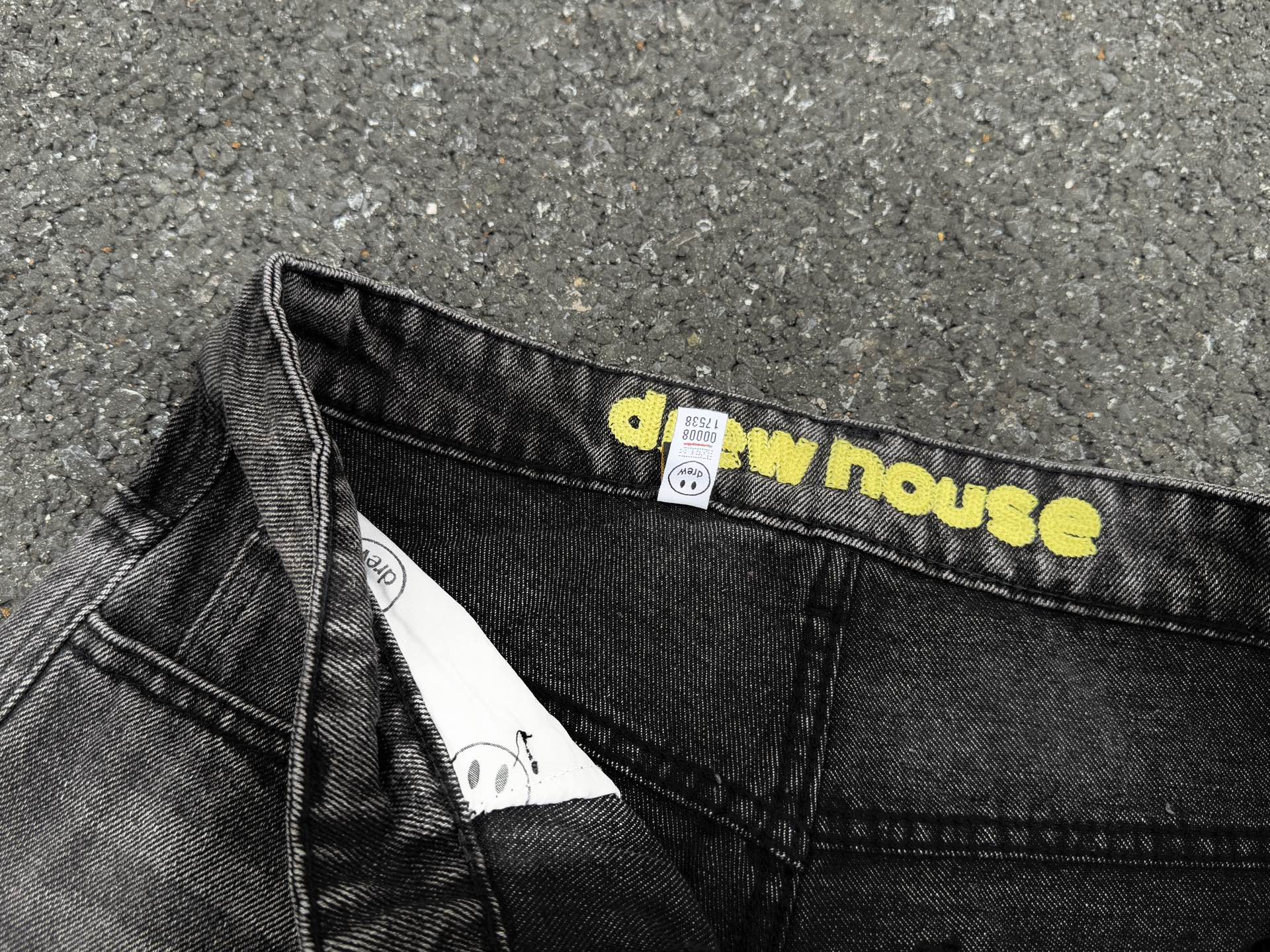 DREW HOUSE Jeans Rectos Anchos Destruidos con Smiley Face para Hombre y Mujer 12 i1743994513858 643 0 10