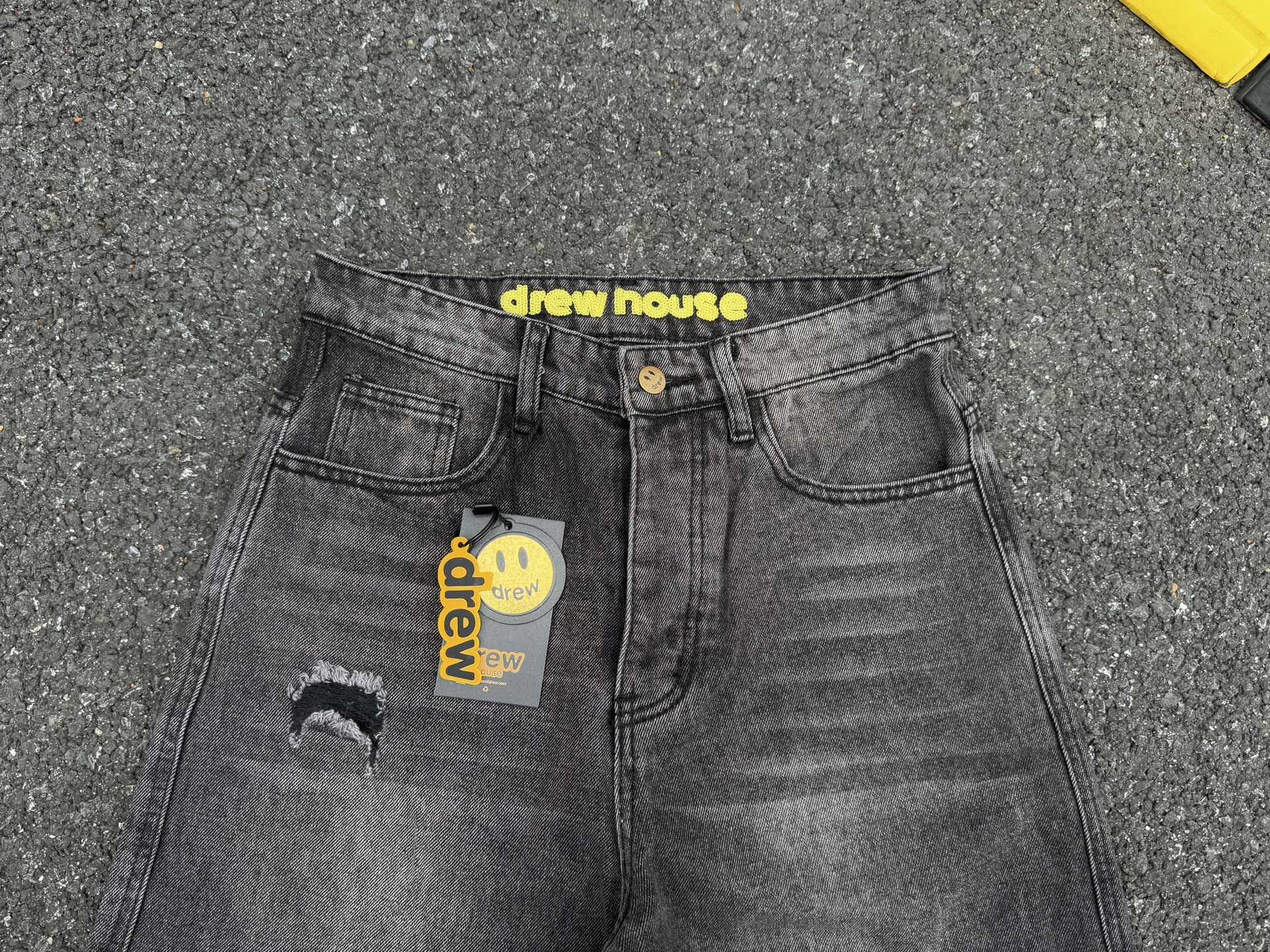 DREW HOUSE Jeans Rectos Anchos Destruidos con Smiley Face para Hombre y Mujer 9 i1743994519728 351 0 7