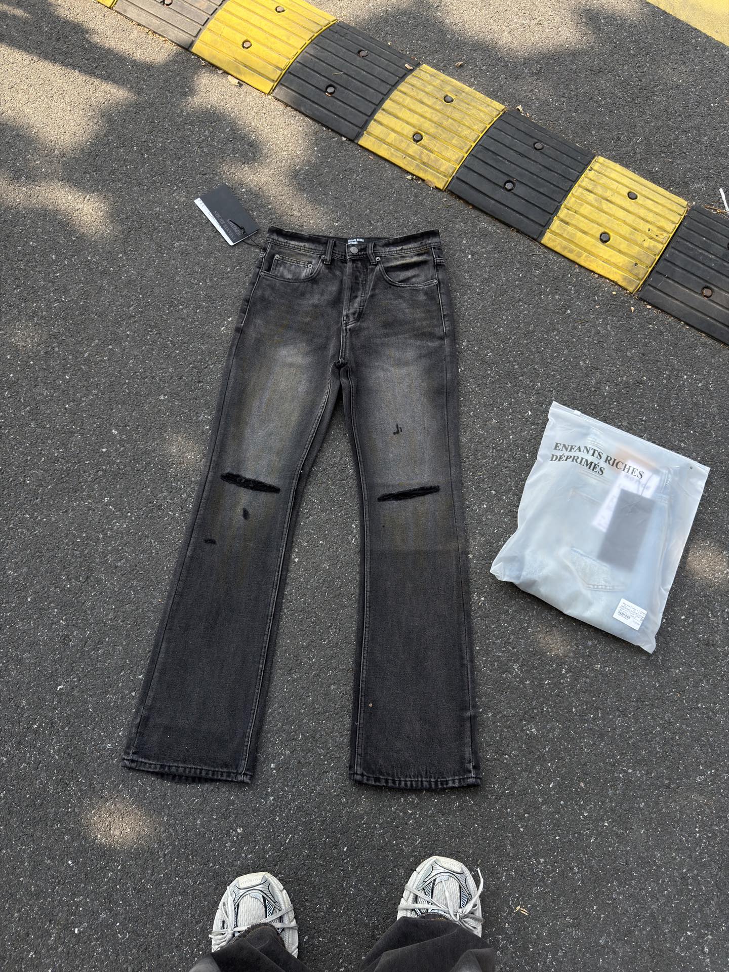 NO:732537,ERD09 top top top top-ENFANTS RICHES DEPRIMES SS24 erd melancholy rich second generation knife cut hole mud dyed flared jeans for men and women the same style code number 28 30 32 34,,jeans,19860909ERD09 顶级顶级顶级-ENFANTS RICHES DEPRIMES SS24 erd忧郁的富二代 刀割破洞泥染喇叭牛仔裤男女款同款 码数28 30 32 34,,jeans,,Men's clothing