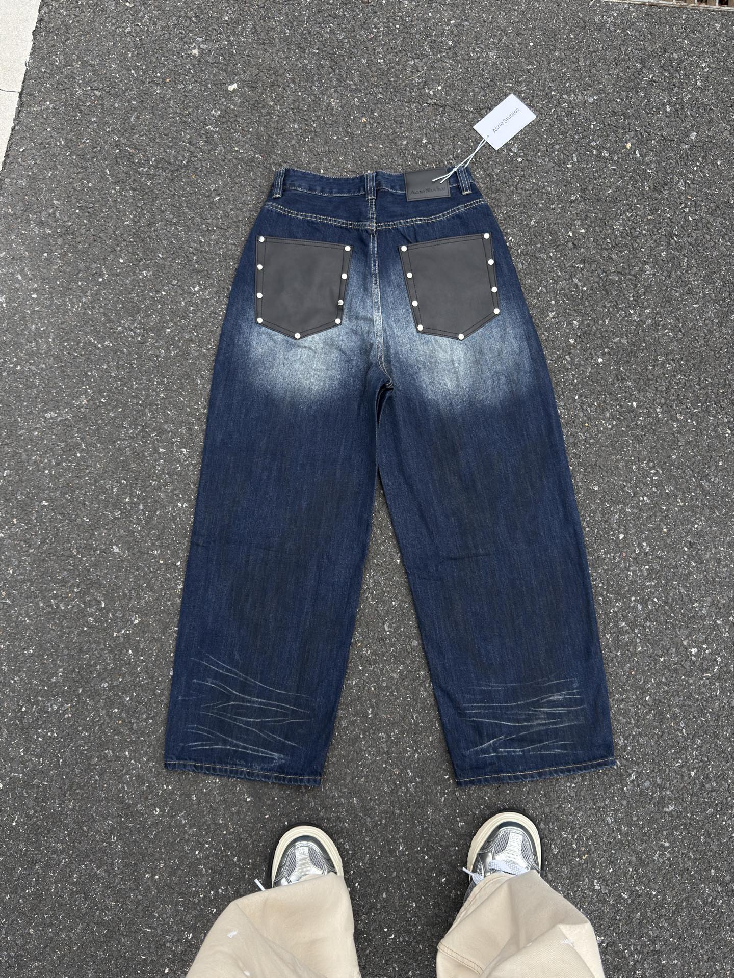 NO:732541,AC19 Acne Studios 24FW F super baggy studded leather pocket retro distressed wide-leg whiskered jeans for men and women, dark blue, code number 28 30 32 34,,acne studios,dior,jeans,19860909AC19 Acne Studios 24FW F super baggy后钉真皮口袋复古做旧阔腿猫须牛仔裤 男女同款 深蓝色 码数28 30 32 34,,acne studios,dior,jeans,,Men's clothing