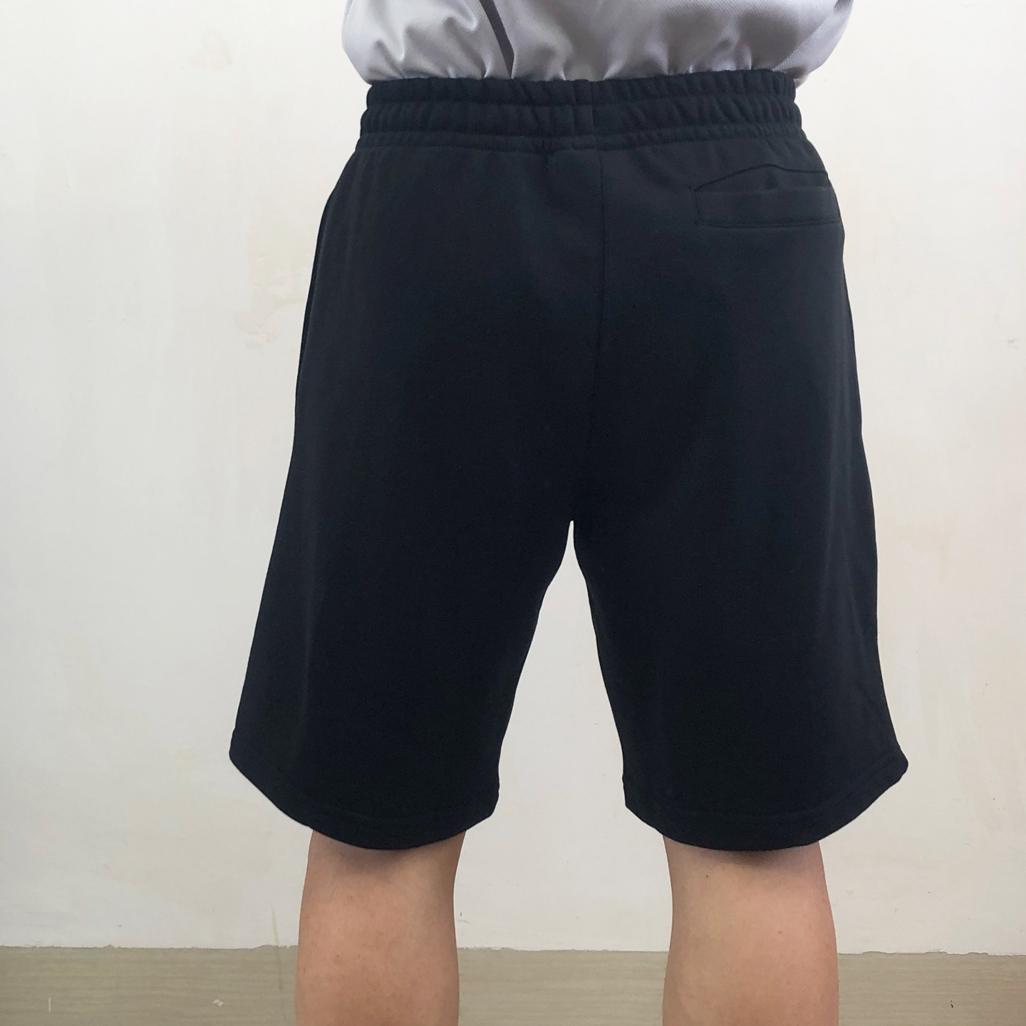 Lacoste Men's Classic Fit Fleece Shorts - Versatile & Comfortable 4 i1747127405573 4382 0 2