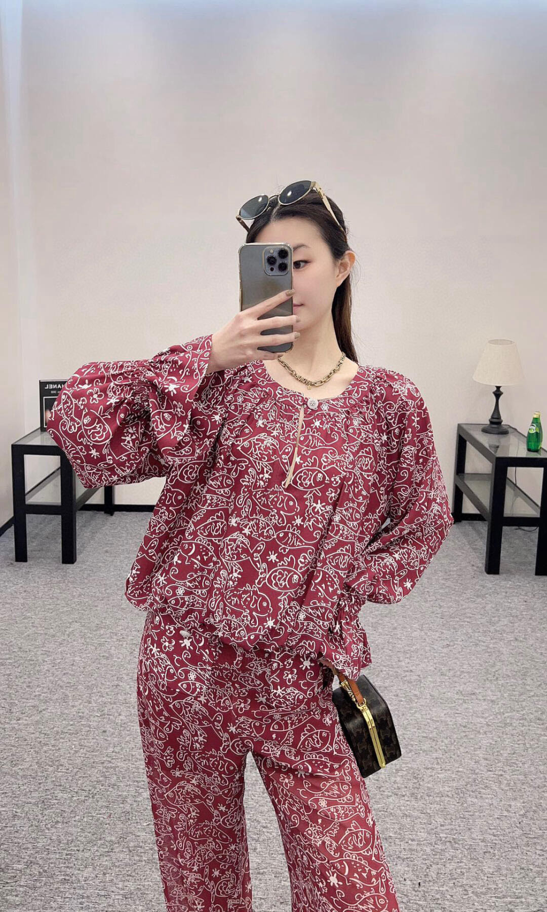 NO:309808,Model number G25011664 Chane* new style and fashionable printed two-piece set!  Buttoned placket round neck flared sleeve loose top with stylish perspective double pocket drawstring wide-leg pants trousers!  (M size bust 110~124, rotator sleeve 70, garment length 57; waist 70~86, elastic after tightness, hip 92, trousers length 96), chanel, alexander wang19860909款号G25011664 Chane*新款气质时尚印花两件套装！系扣门襟圆领喇叭袖宽松上衣时尚透视双口袋抽绳阔腿裤长裤！（M码胸围110～124,连肩袖70,衣长57；腰围70～86后松紧,臀围92,裤长96）,,chanel,alexander wang,Women's clothing