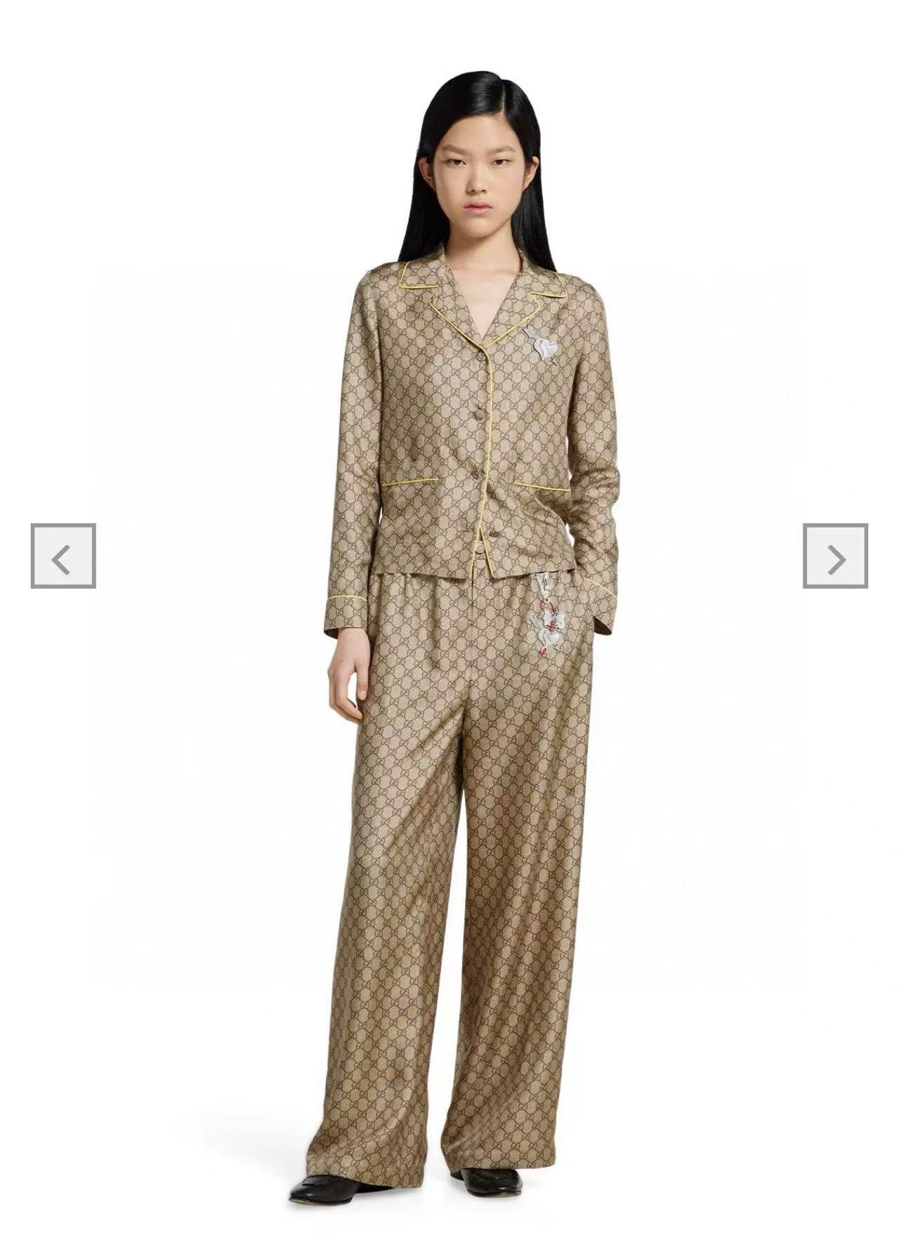 NO:418950,Model number D25060627 GUCC* new retro old flower GG letter printed pajama style home clothing set!  One arrow of a heart-contrasted coloured lapel with long sleeves shirt elastic waist wide-leg pants long trousers drawstring storage bag!  (M size bust 108, sleeve length 58, clothing length 57; waist circumference 64~76 elastic, hip circumference 106, pants length 102) hair, gucci, alexander wang19860909款号D25060627 GUCC*新款复古老花GG字母印花睡衣风家居服套装！一箭穿心撞色包边翻领长袖衬衣松紧腰阔腿裤长裤抽绳收纳袋！（M码胸围108,袖长58,衣长57；腰围64～76松紧,臀围106,裤长102）发,,gucci,alexander wang,Women's clothing