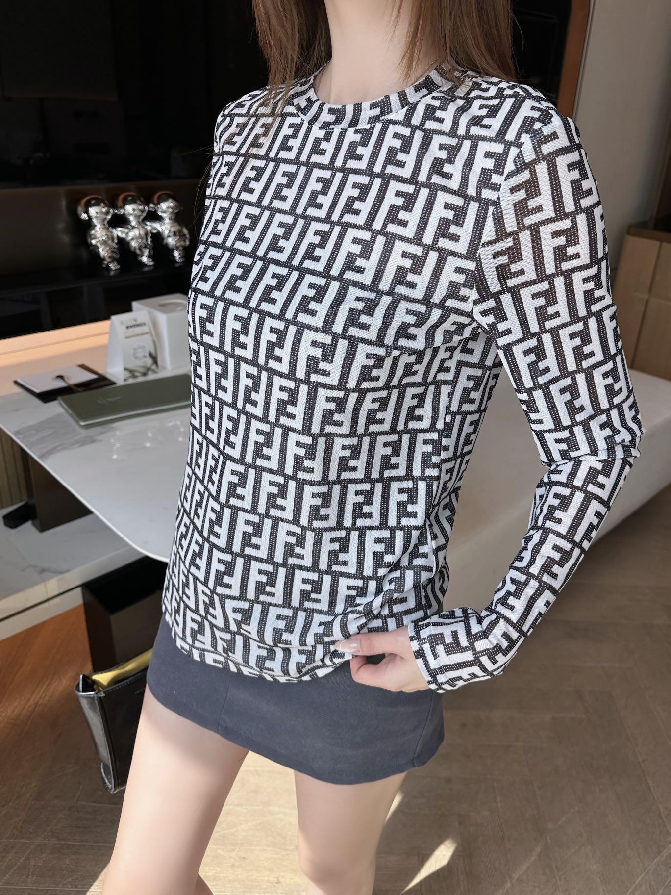 Fendi FF Logo Mesh Sunscreen Base Shirt, Classic and Age-Reducing Style