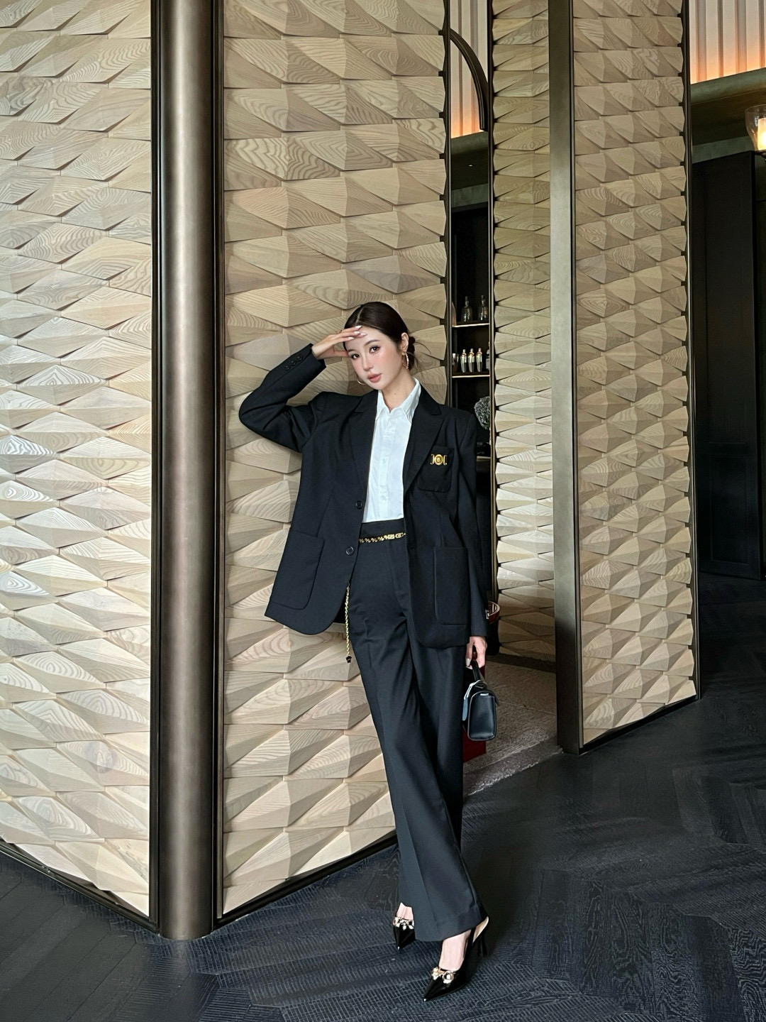 NO:489337,Model number D25090649, the same style as men and women, Versac* new style, classic Medusa accessories pocket decoration, original letter logo button large pocket fashionable commuter suit jacket!  Black, (M size shoulder width 46 with padded shoulders, bust 110, sleeve length 61, clothing length 73) hair, versace, jackets & coats, business suit, alexander wang19860909款号D25090649 男女同款Versac*新款 经典美杜莎配件口袋装饰、原版字母logo纽扣大口袋时尚通勤西装外套！黑色,（M码肩宽46有垫肩,胸围110,袖长61,衣长73）发,,versace,jackets & coats,business suit,alexander wang,Women's clothing