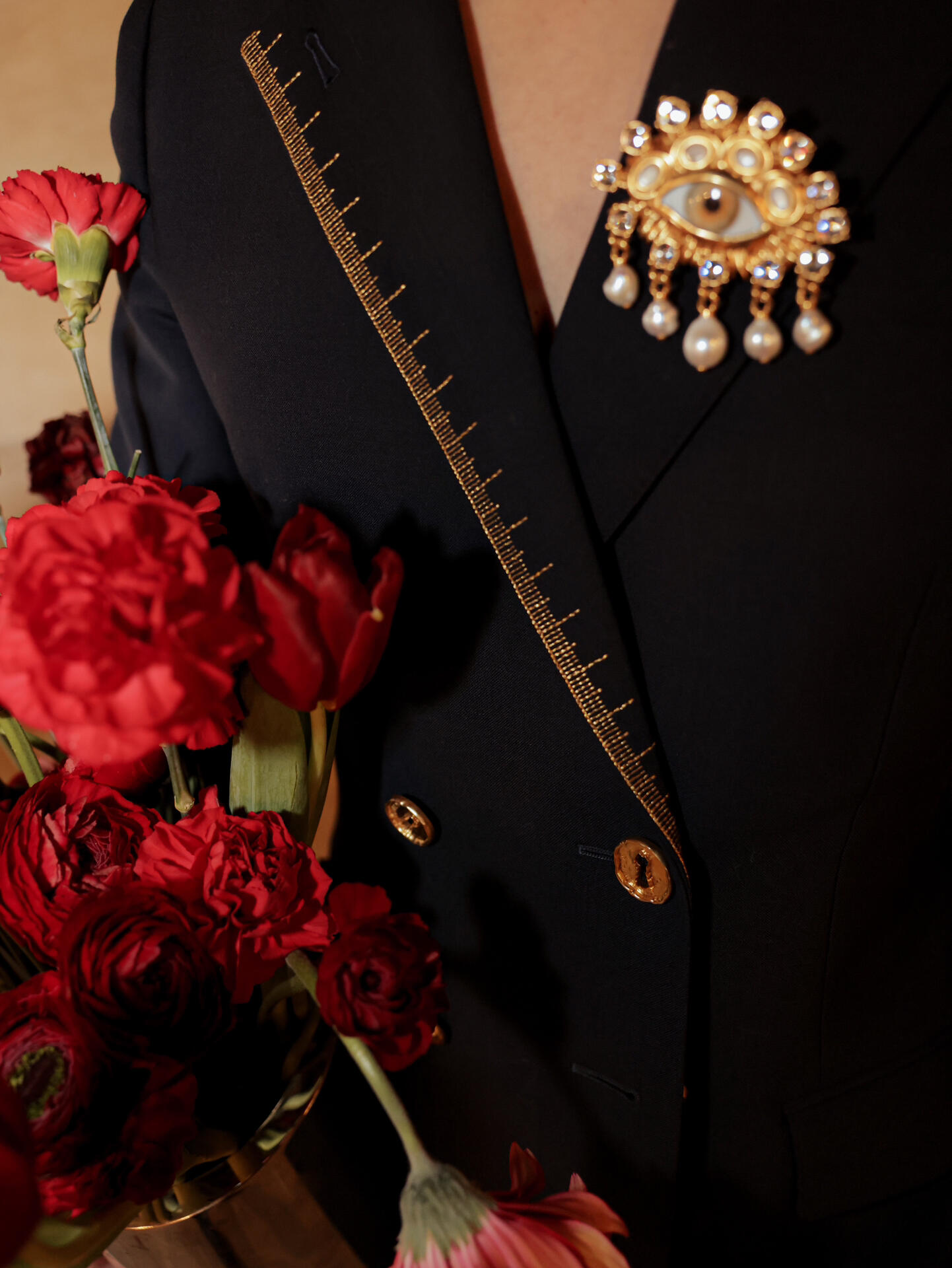 Elegant Women's Navy Blue Suit with Brooch and Contrast Stitching 4 i1757644921287 8839 0 3