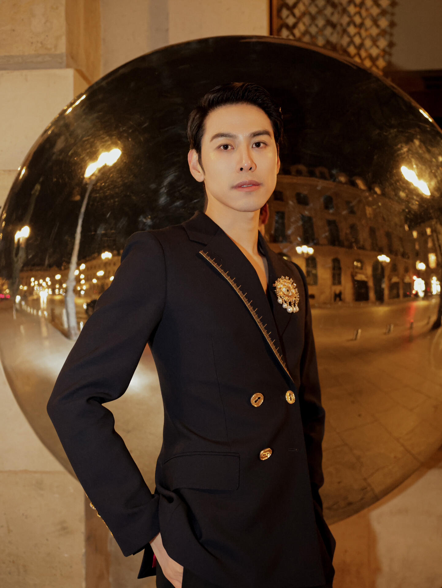 Elegant Women's Navy Blue Suit with Brooch and Contrast Stitching 6 i1757644922051 2750 0 5