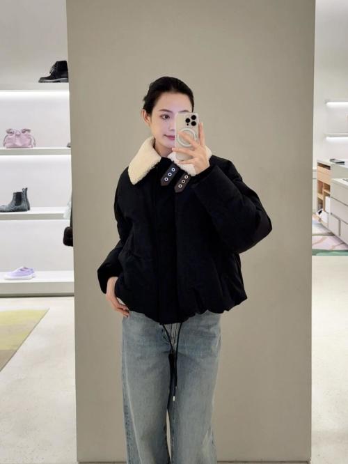 Lamb Wool Collar Padded Jacket with Balloon Silhouette and Drawstring Hem 1 Lamb Wool Collar Padded Jacket with Balloon Silhouette and Drawstring Hem