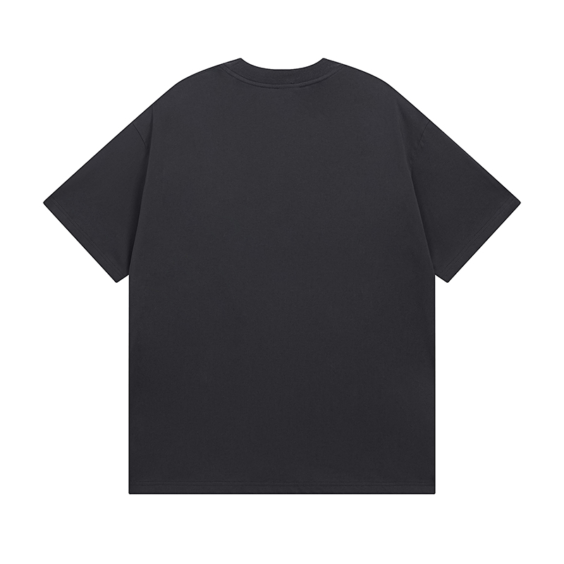 🛒购物价：60💰[原标包装吊牌采用纯棉200克.圆领印花]另外有240克260克需要详细咨询.巴黎25SS裂纹字母印花短袖# 
BALENCI*GA巴黎# 
面料采用纯棉面料

码数：如下
颜色： 炭灰色