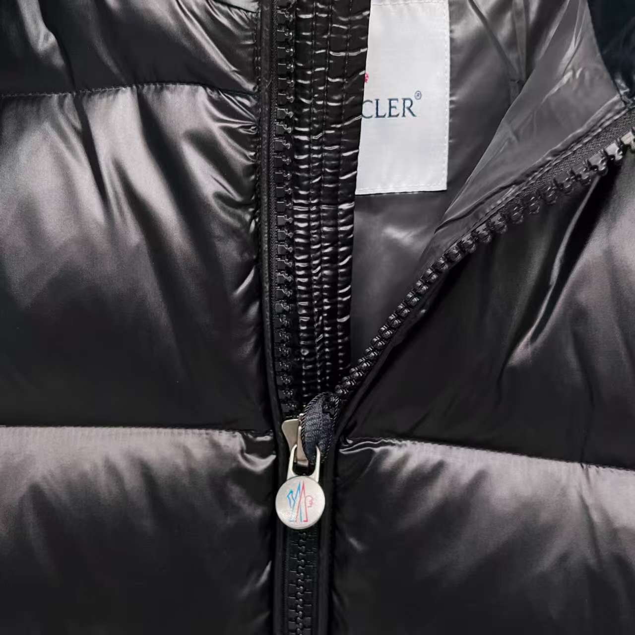 MAYAマヤ クラシックダウンジャケット 軽量暖かさとファッション性の融合