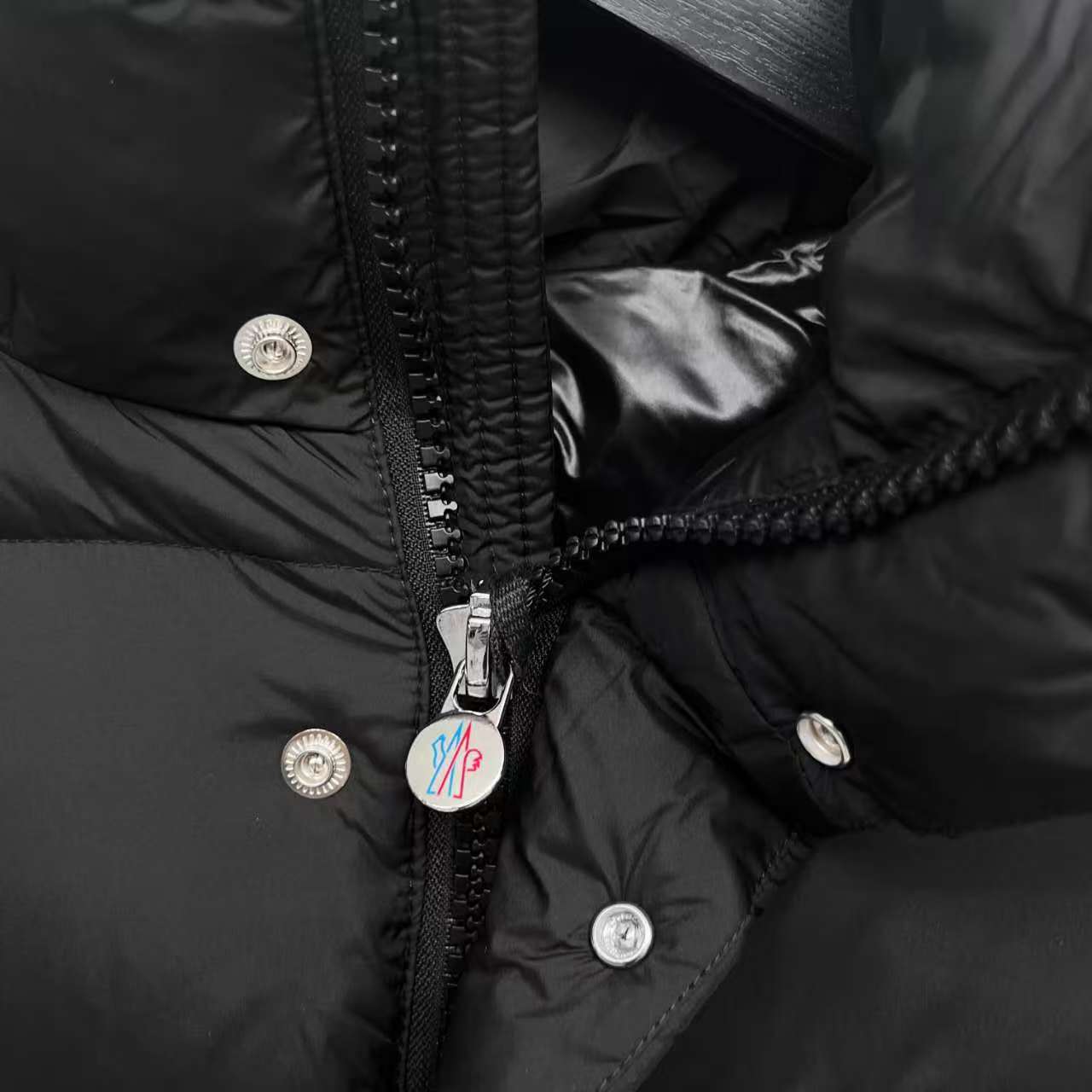 Moncler蒙口羽绒服 可脱卸式フード付き 高保温性