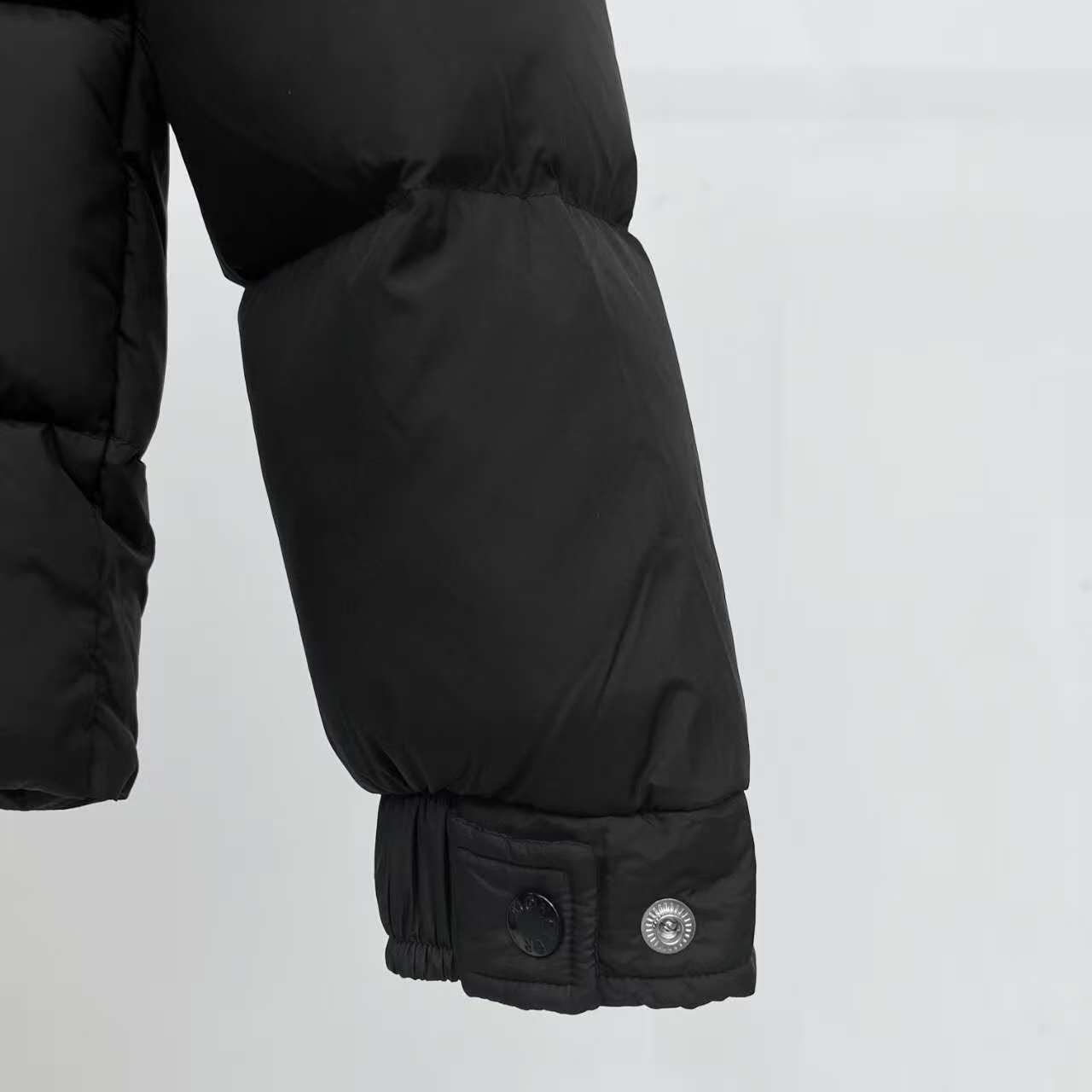 Moncler蒙口羽绒服 可脱卸式フード付き 高保温性