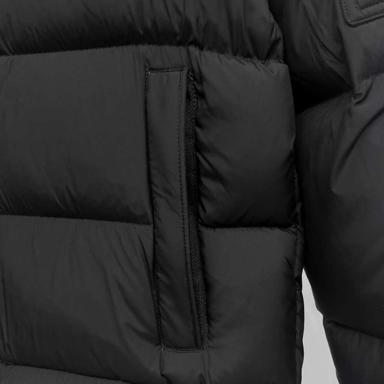 Moncler蒙口羽绒服 可脱卸式フード付き 高保温性