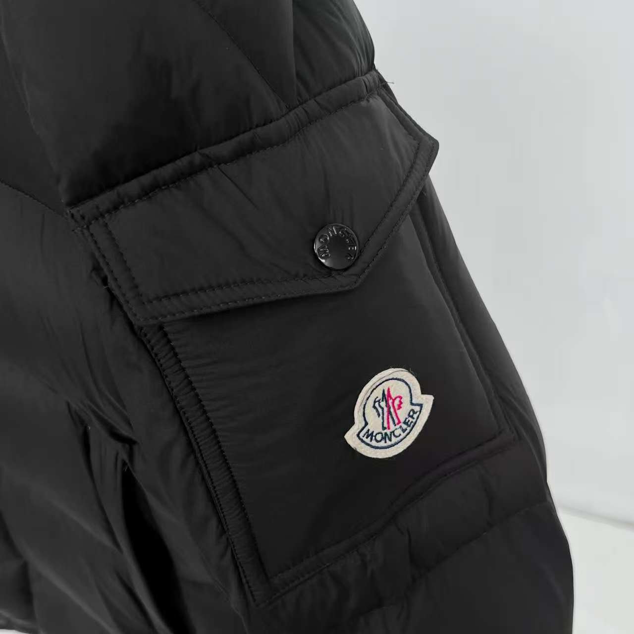 Moncler蒙口羽绒服 可脱卸式フード付き 高保温性