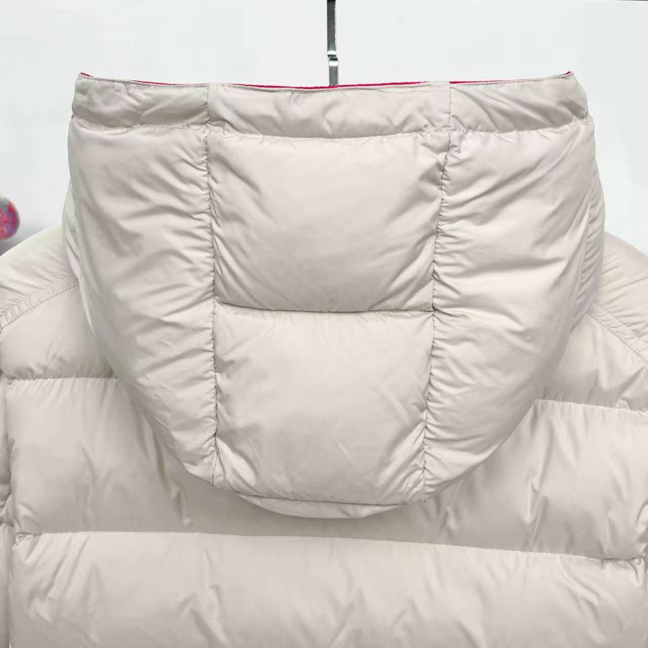 Moncler蒙口羽绒服 米白色・黒色 可脱卸フード付き