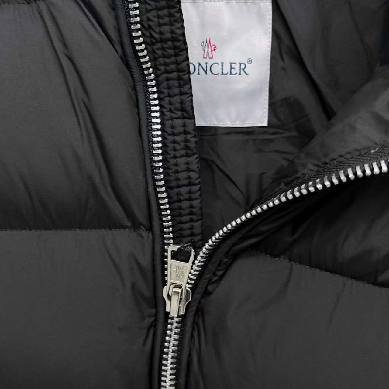 Moncler羽绒服 米白・黒色 リバーシブルデザイン