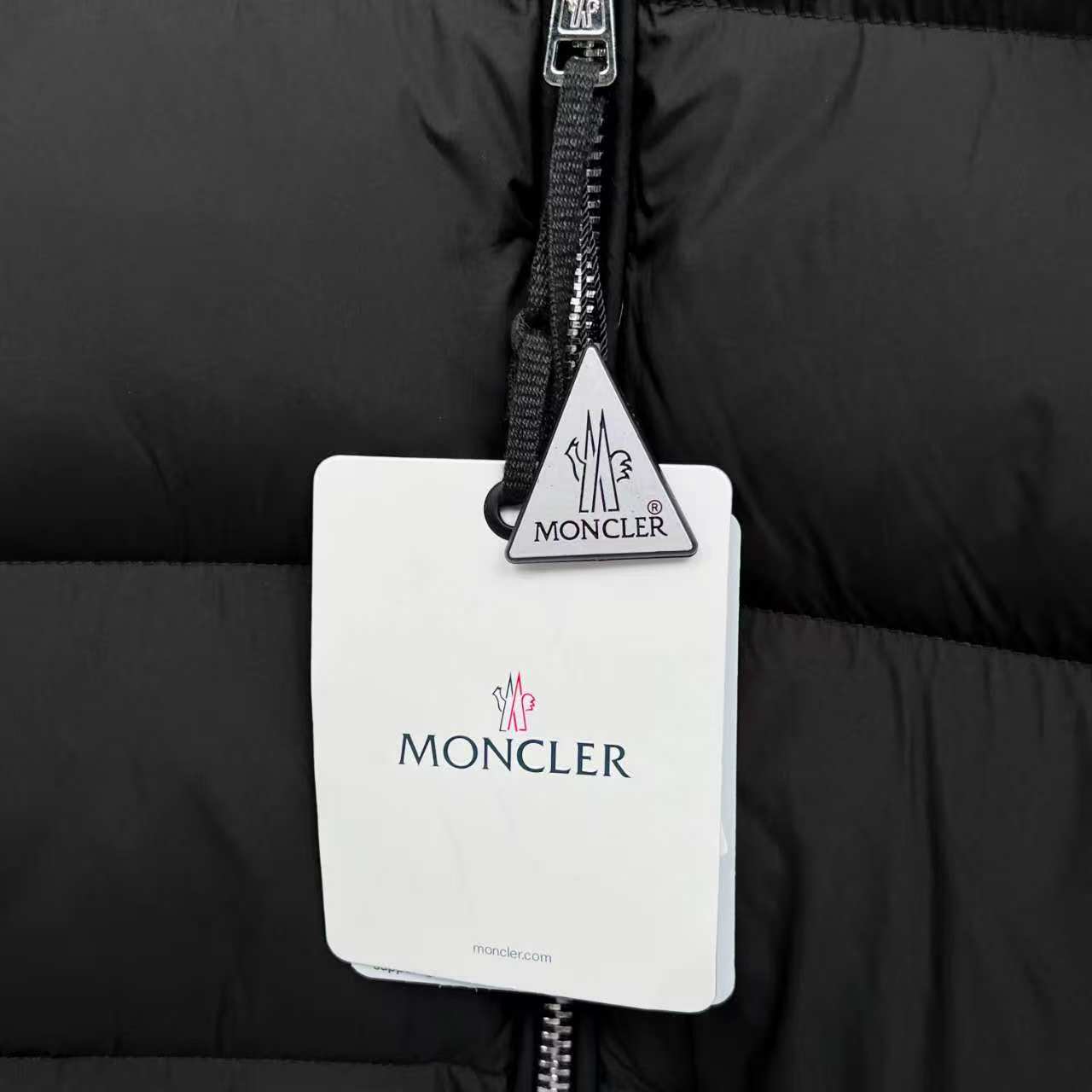 Moncler羽绒服 米白・黒色 リバーシブルデザイン