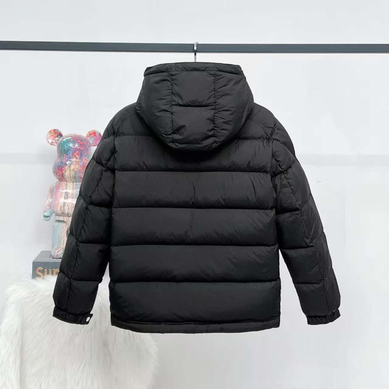 Moncler羽绒服 米白・黒色 リバーシブルデザイン