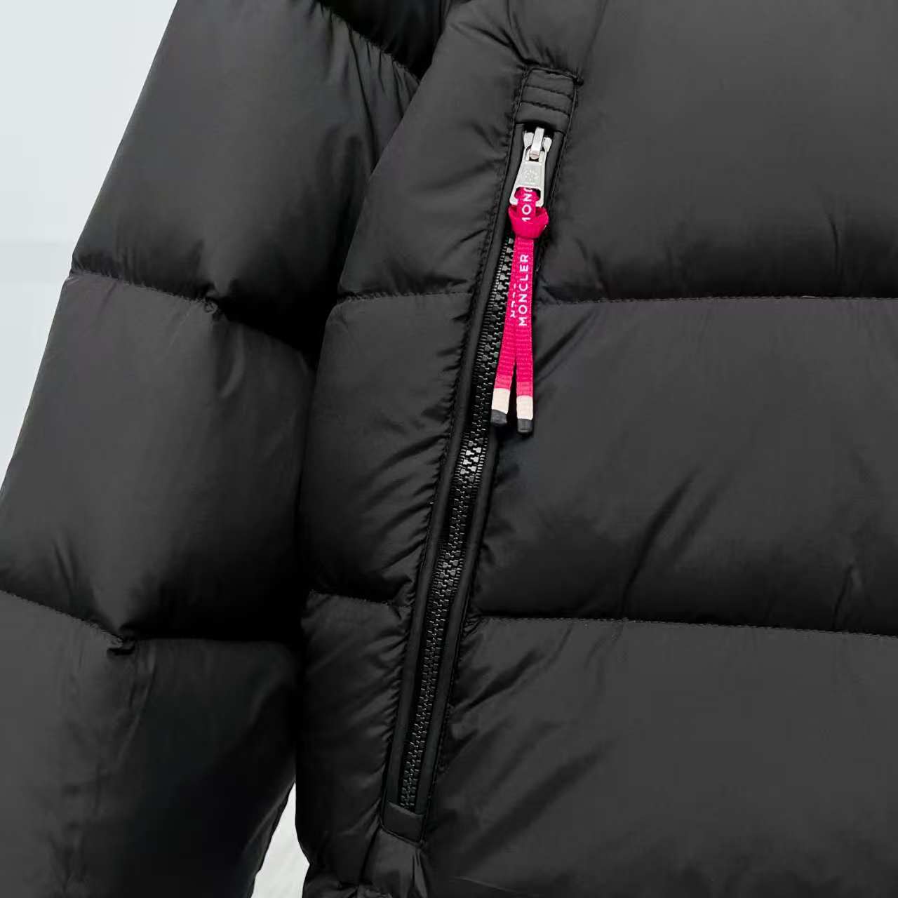 Moncler羽绒服 米白・黒色 リバーシブルデザイン