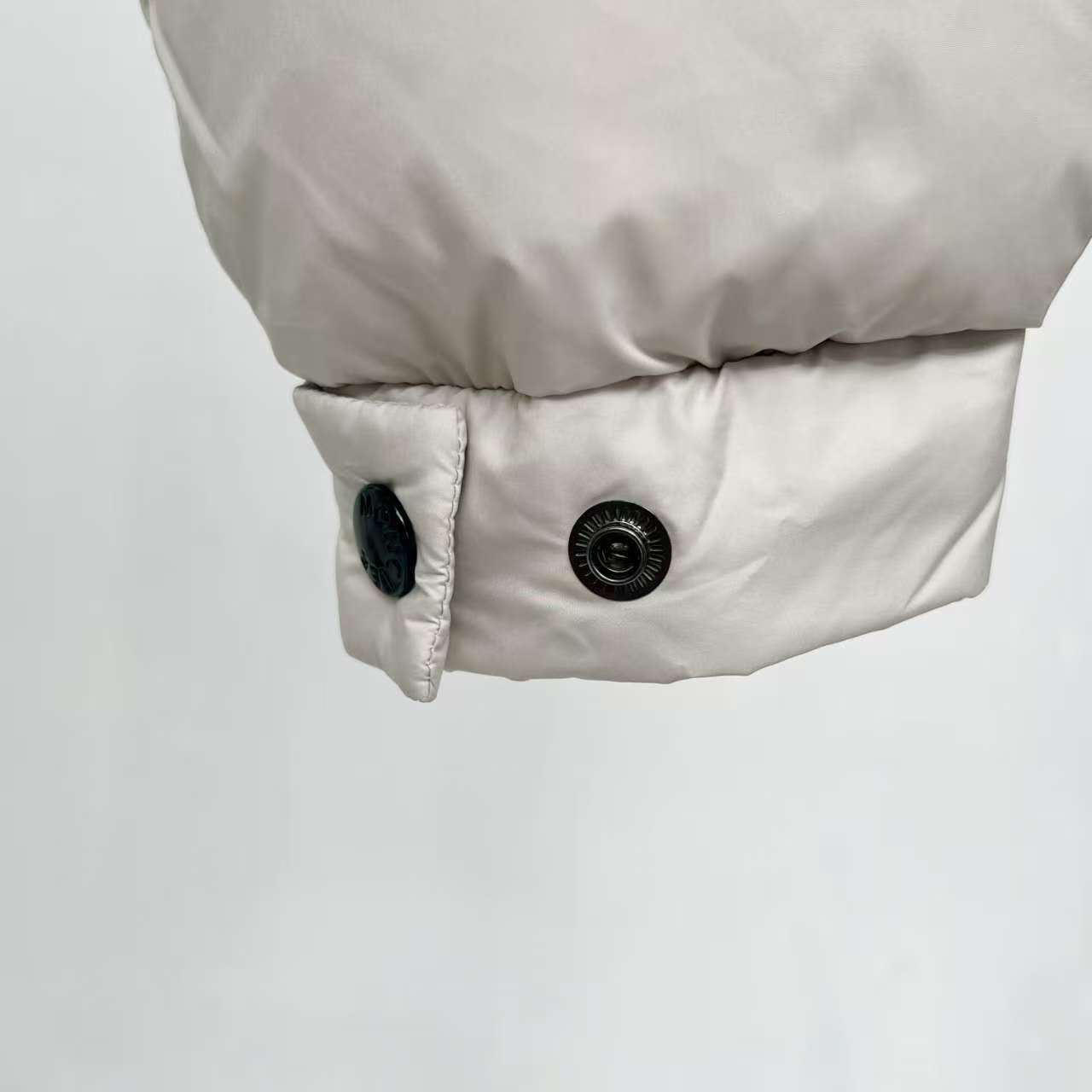 Moncler 羽绒服 黒武士デザイン 高機能性アウター