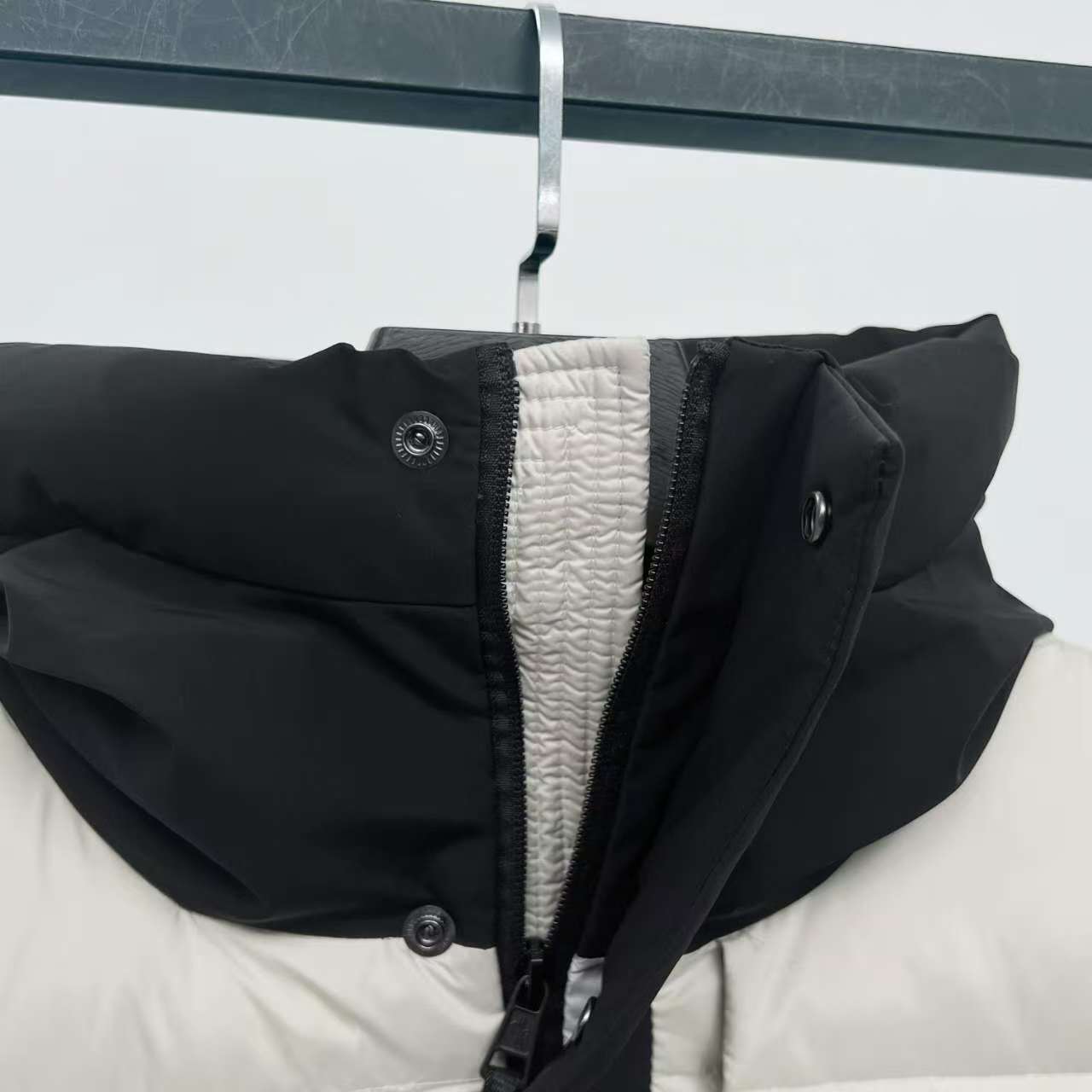 Moncler 羽绒服 黒武士デザイン 高機能性アウター