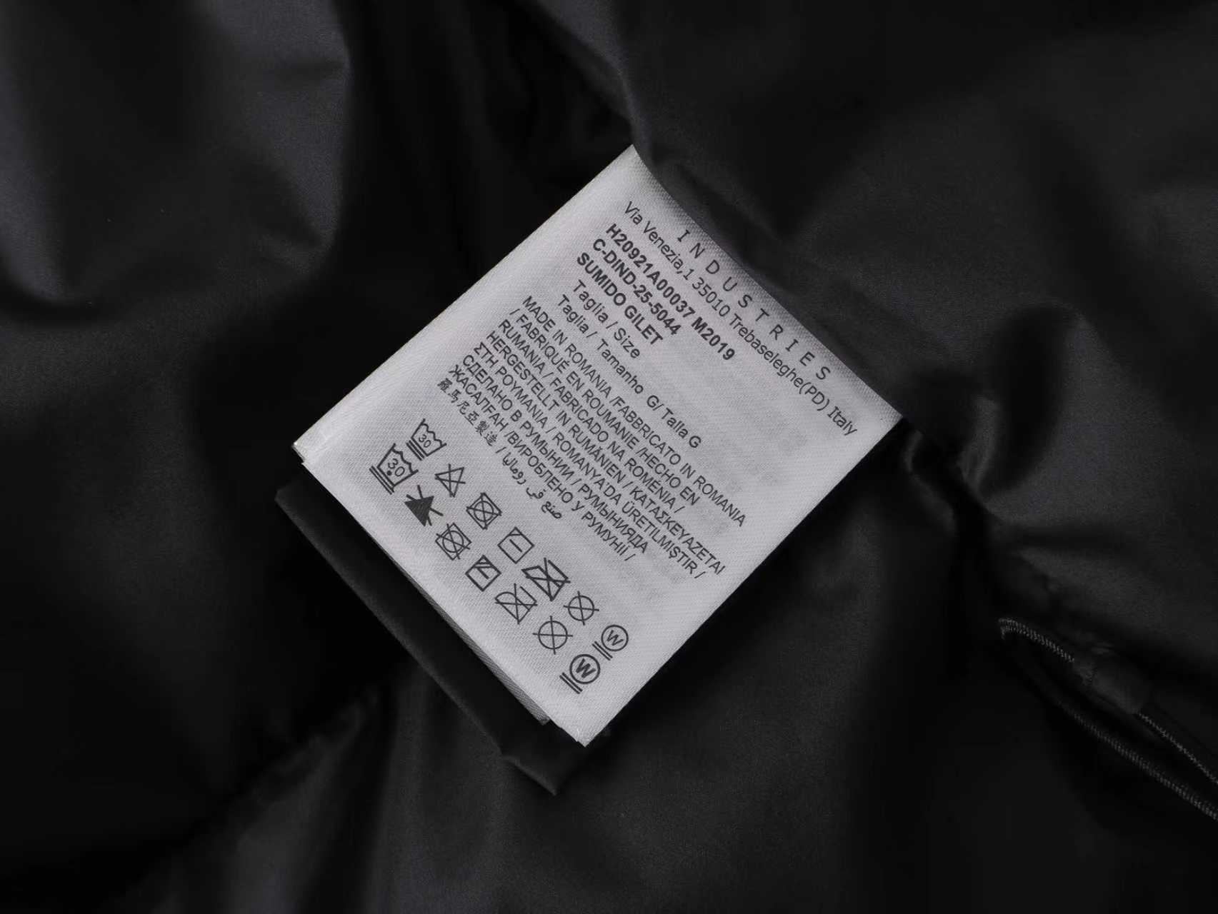 Moner Citala 短款超軽面包服 - 高品質の羽毛と洗練されたデザイン